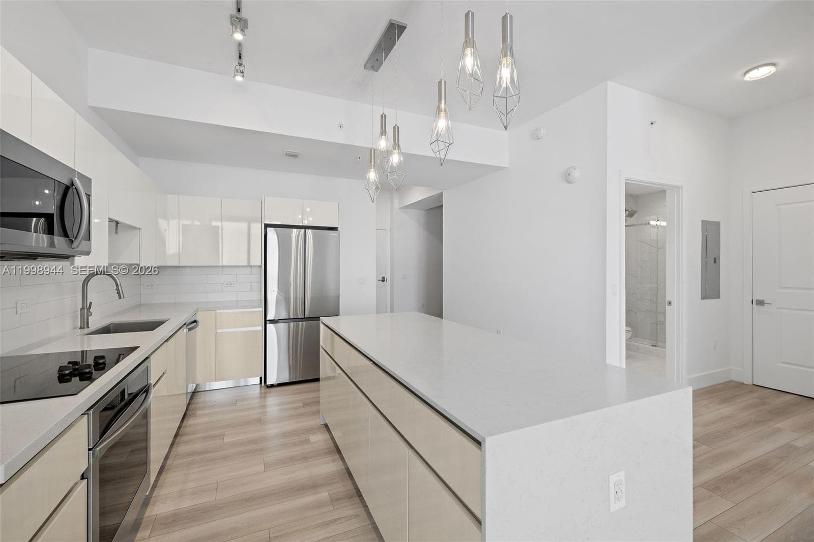 101 Diplomat Pkwy 1409 photo 6