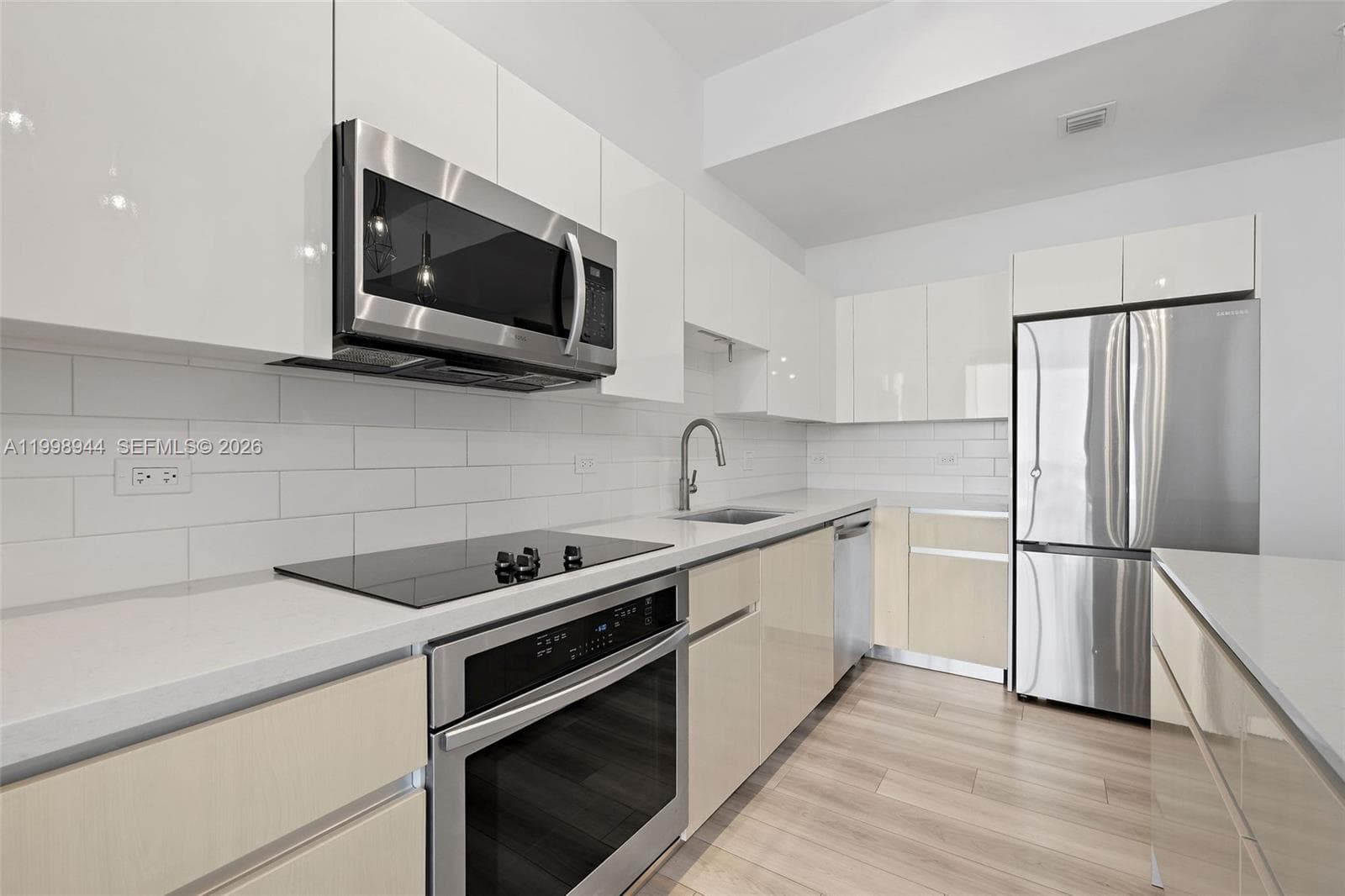 101 Diplomat Pkwy 1409 photo 7