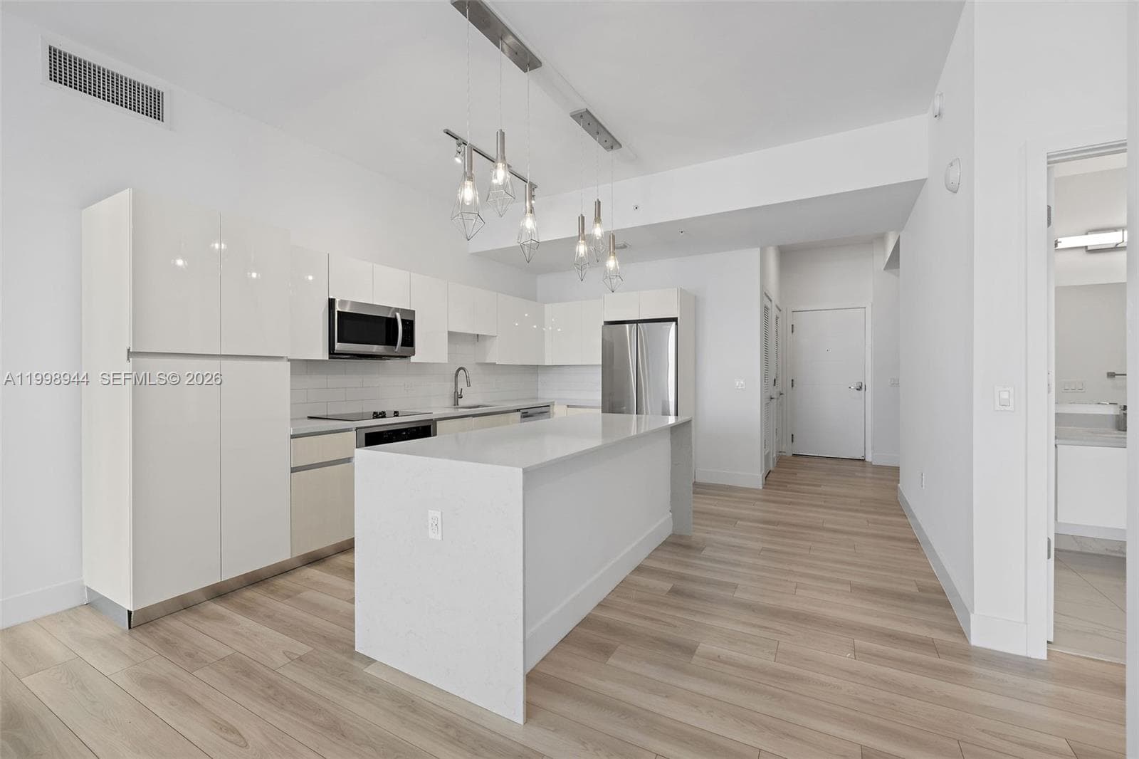 101 Diplomat Pkwy 1409 photo 3