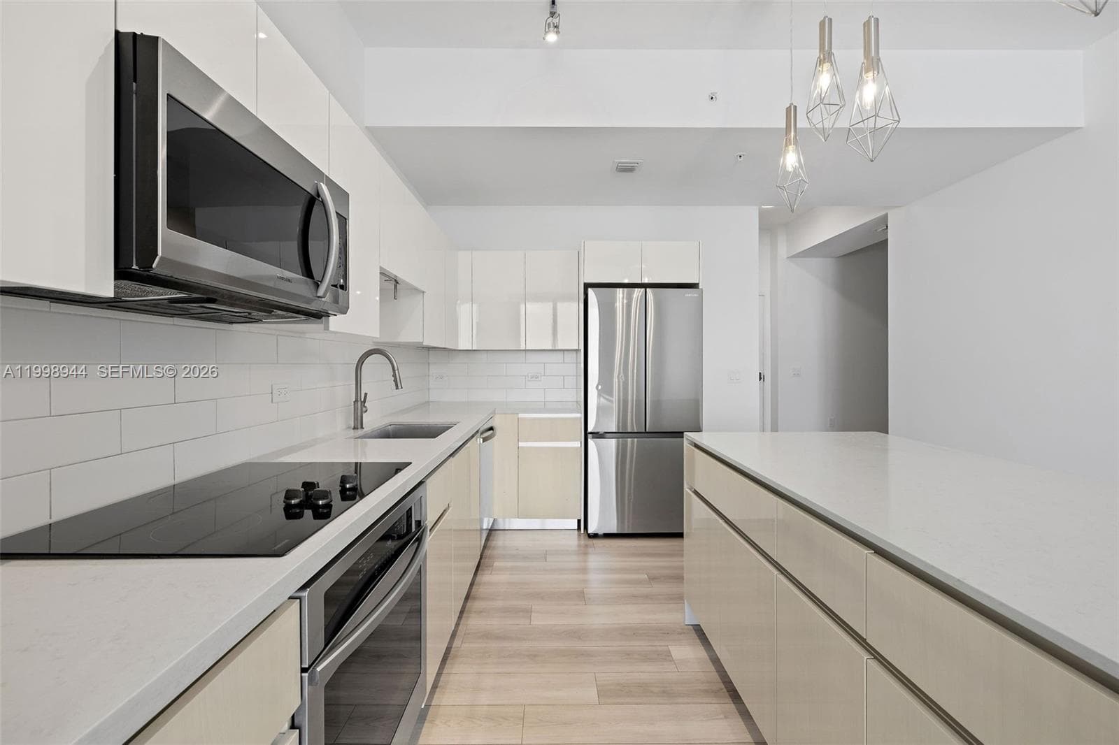 101 Diplomat Pkwy 1409 photo 5