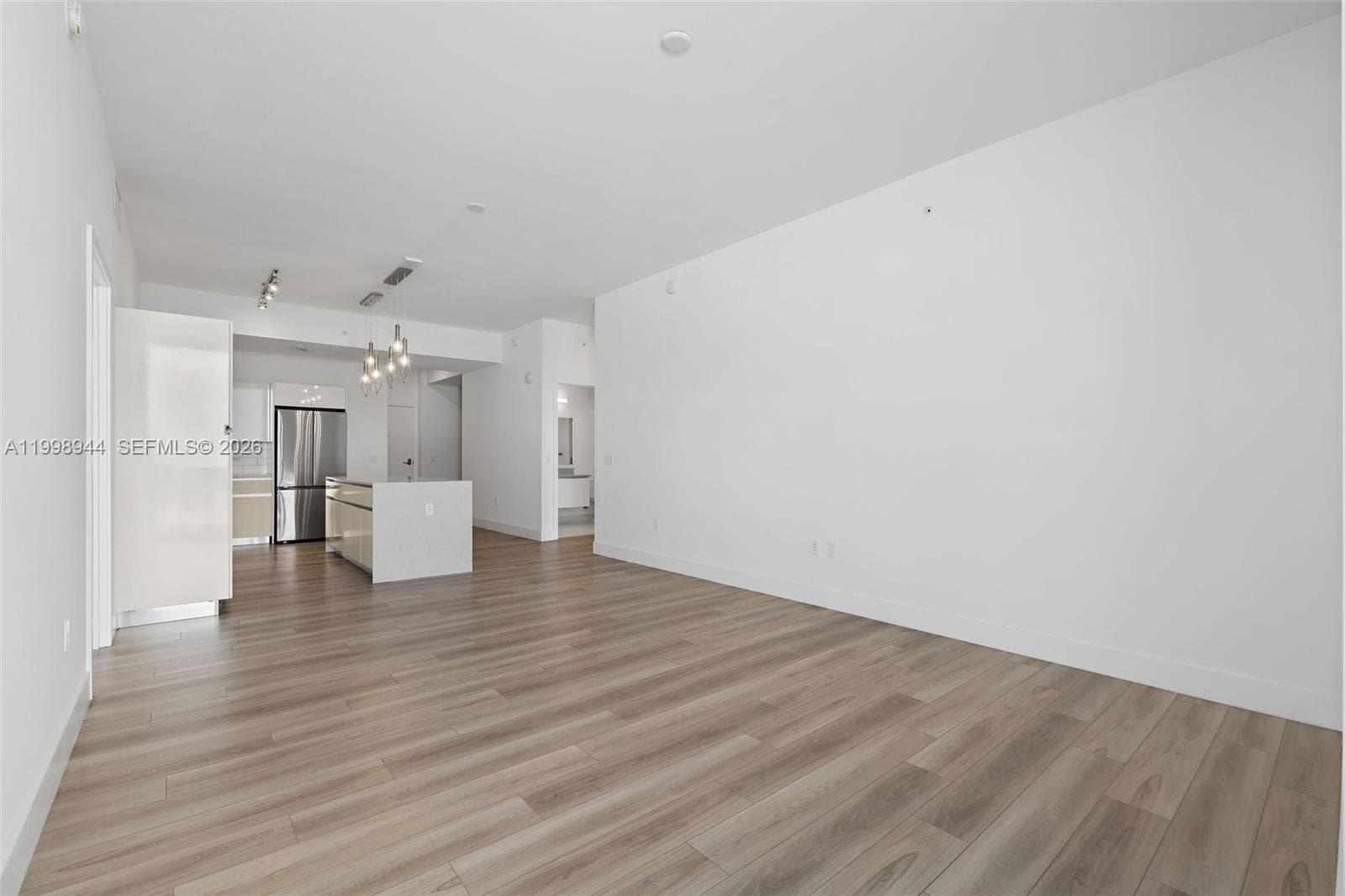 101 Diplomat Pkwy 1409 photo 9