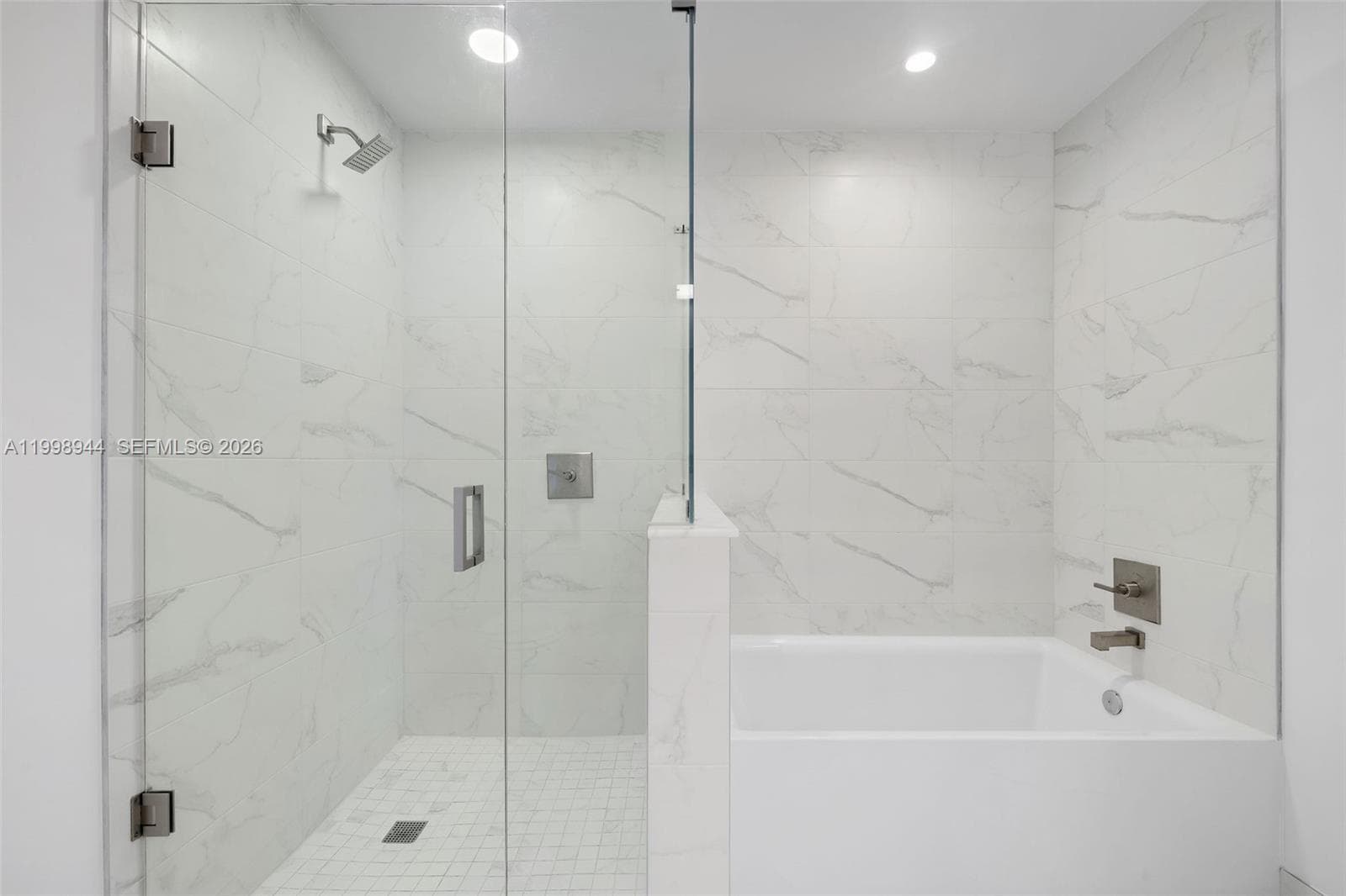 101 Diplomat Pkwy 1409 photo 24