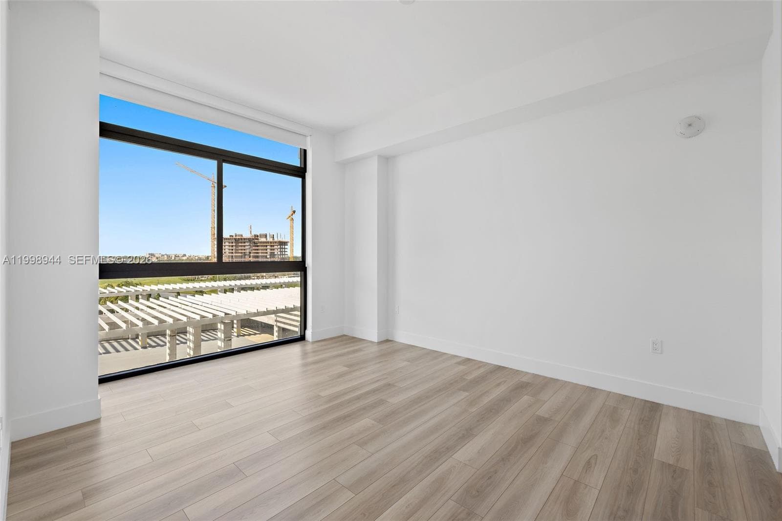 101 Diplomat Pkwy 1409 photo 18