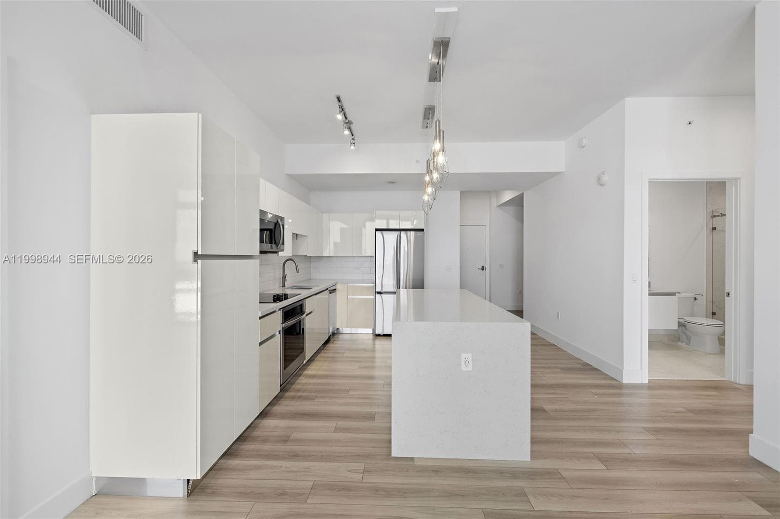 101 Diplomat Pkwy 1409 photo 8