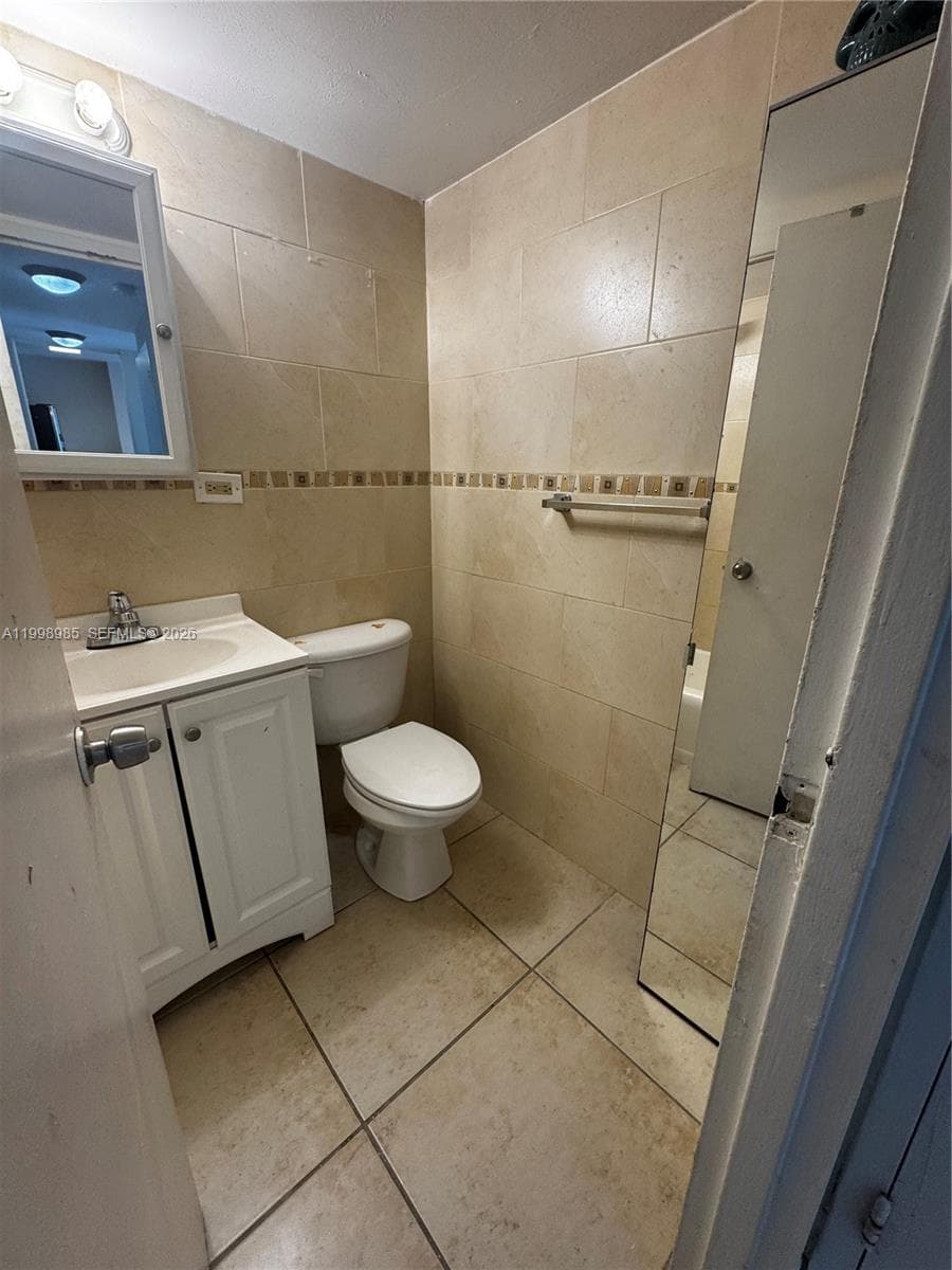 7545 Treasure Dr 9K photo 13