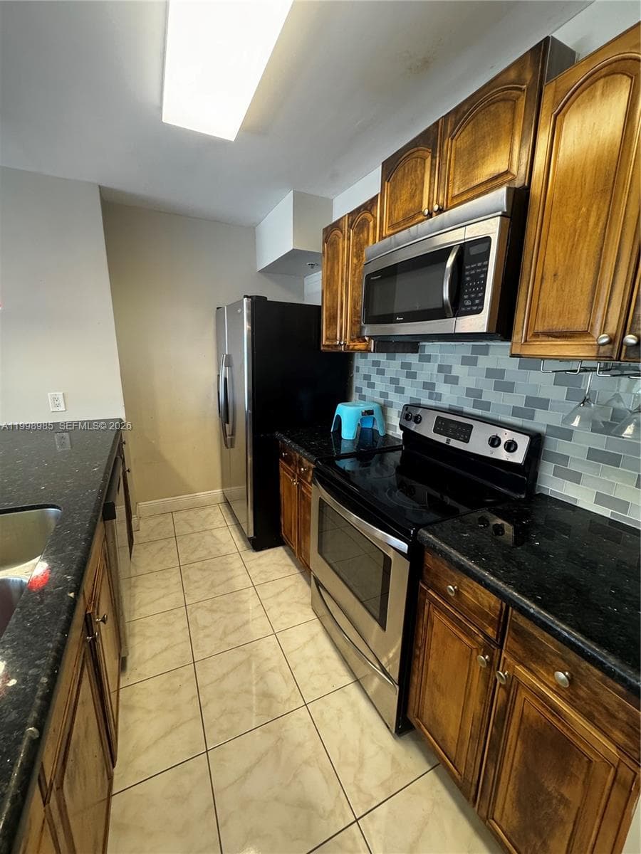 7545 Treasure Dr 9K photo 10