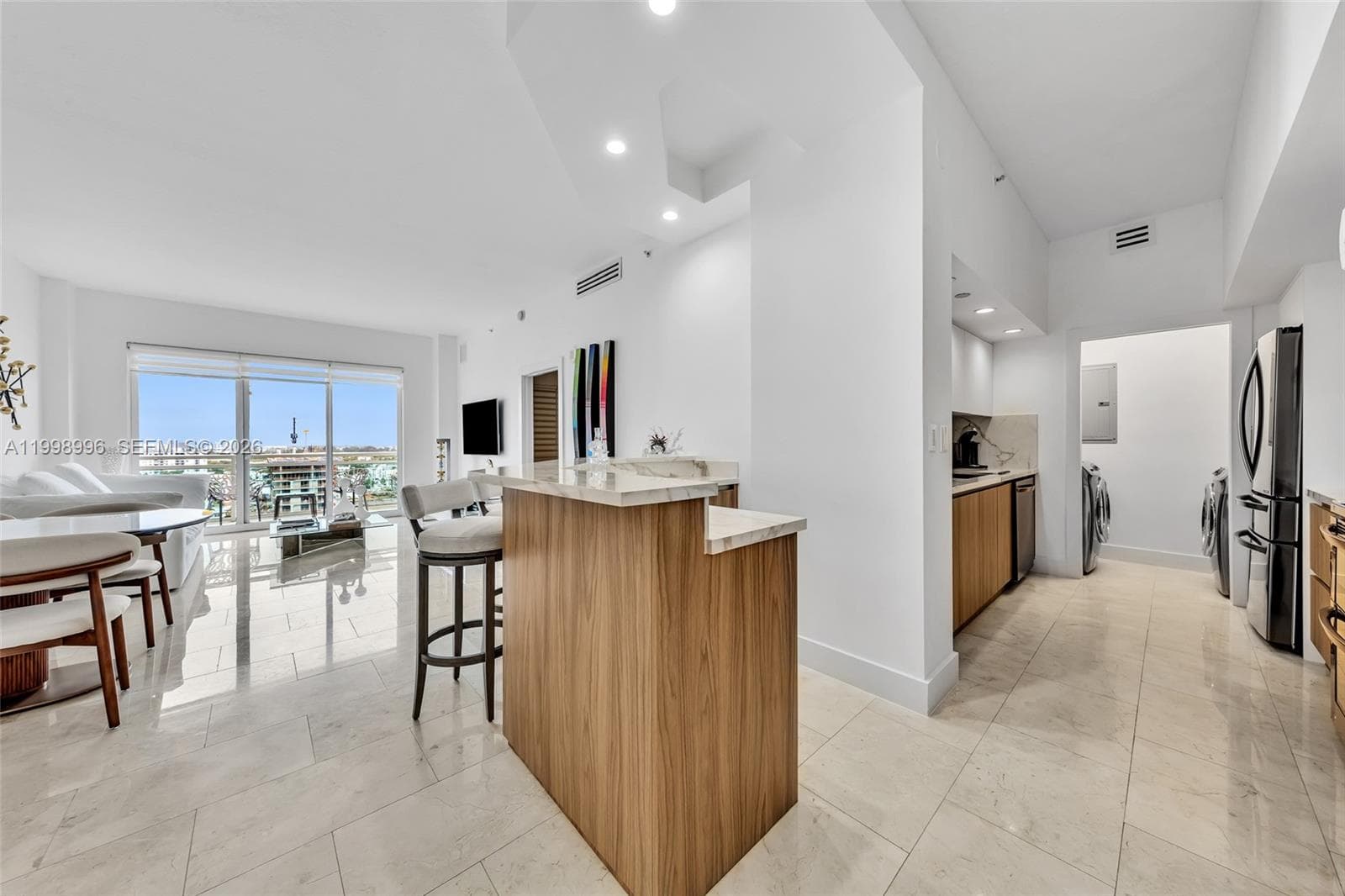 6917 Collins Ave PH22 photo 9