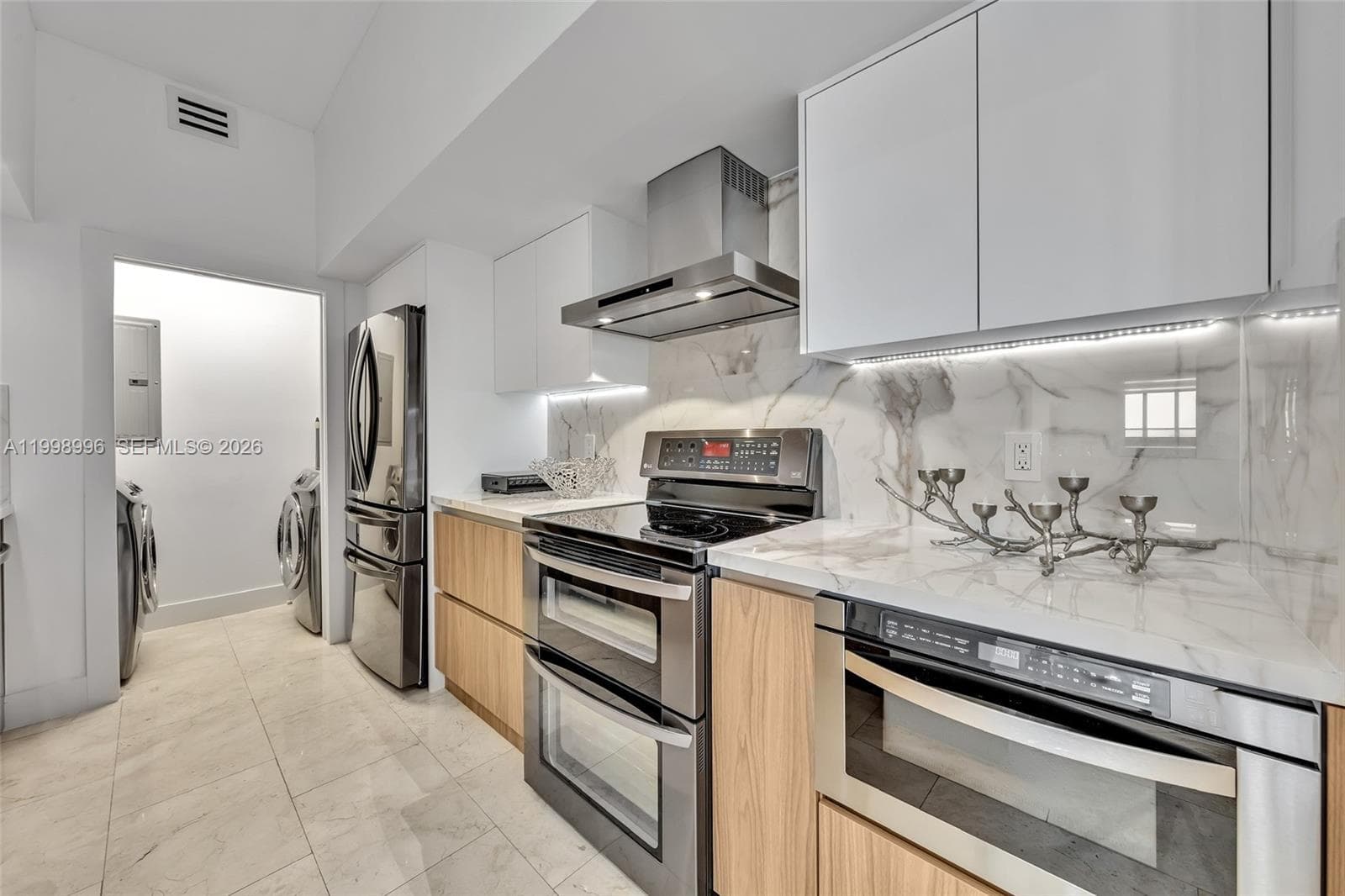 6917 Collins Ave PH22 photo 18