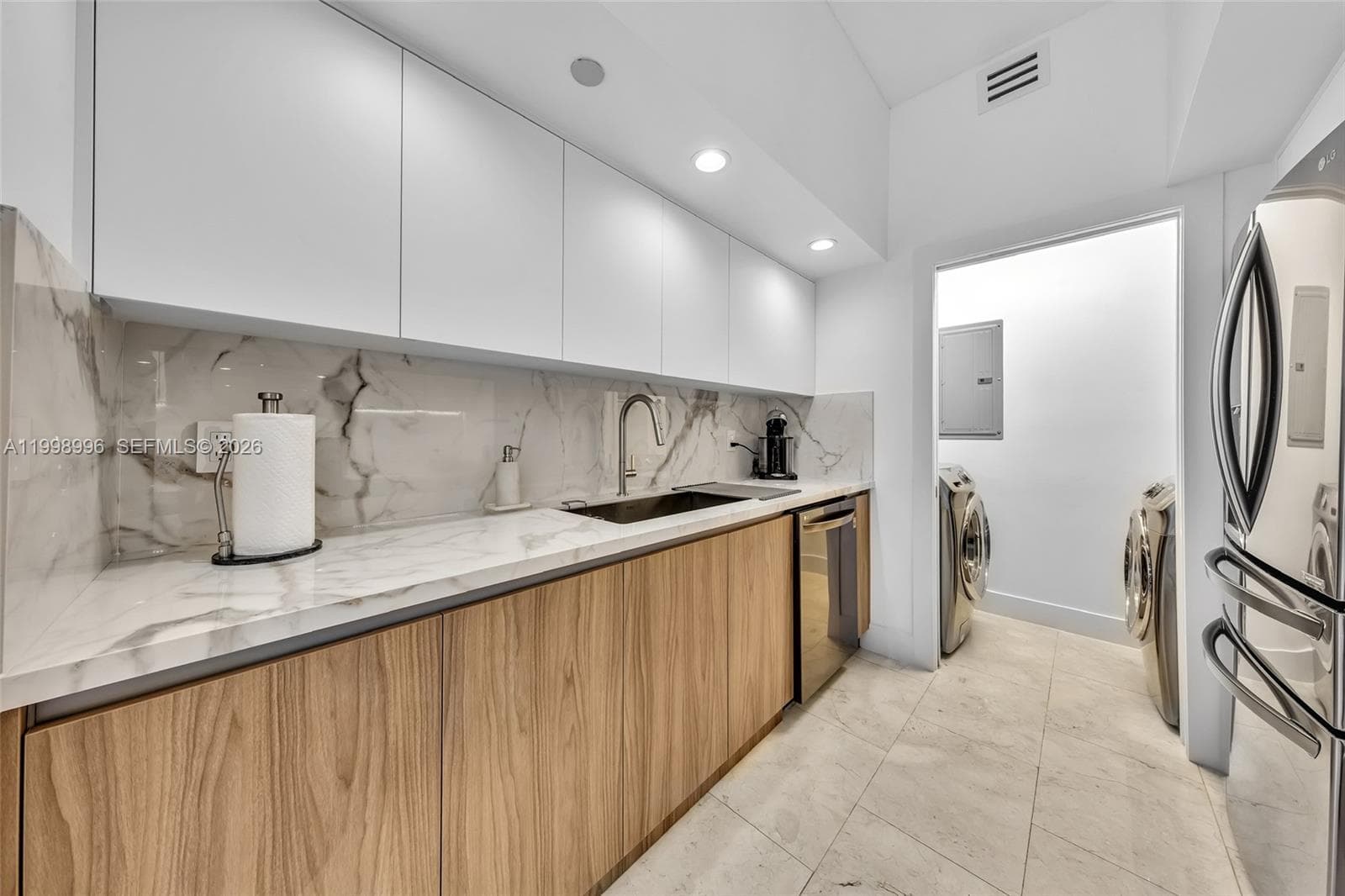 6917 Collins Ave PH22 photo 19