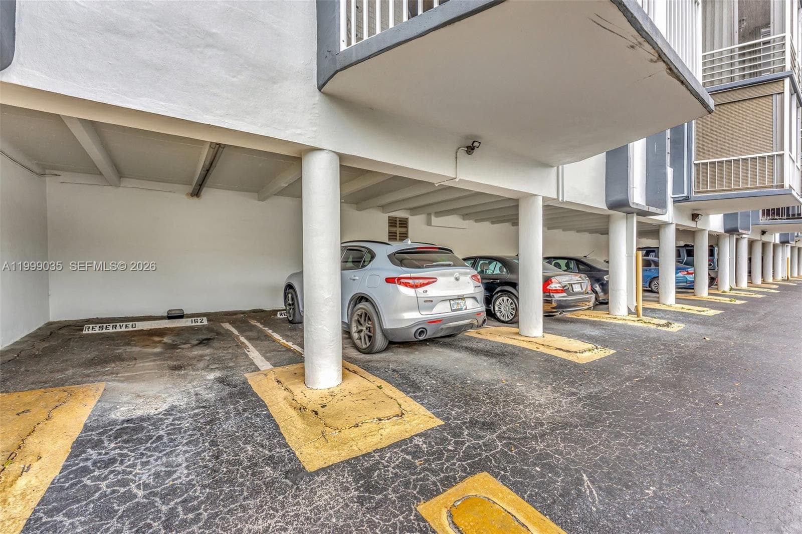 300 Diplomat Pkwy 606 photo 23