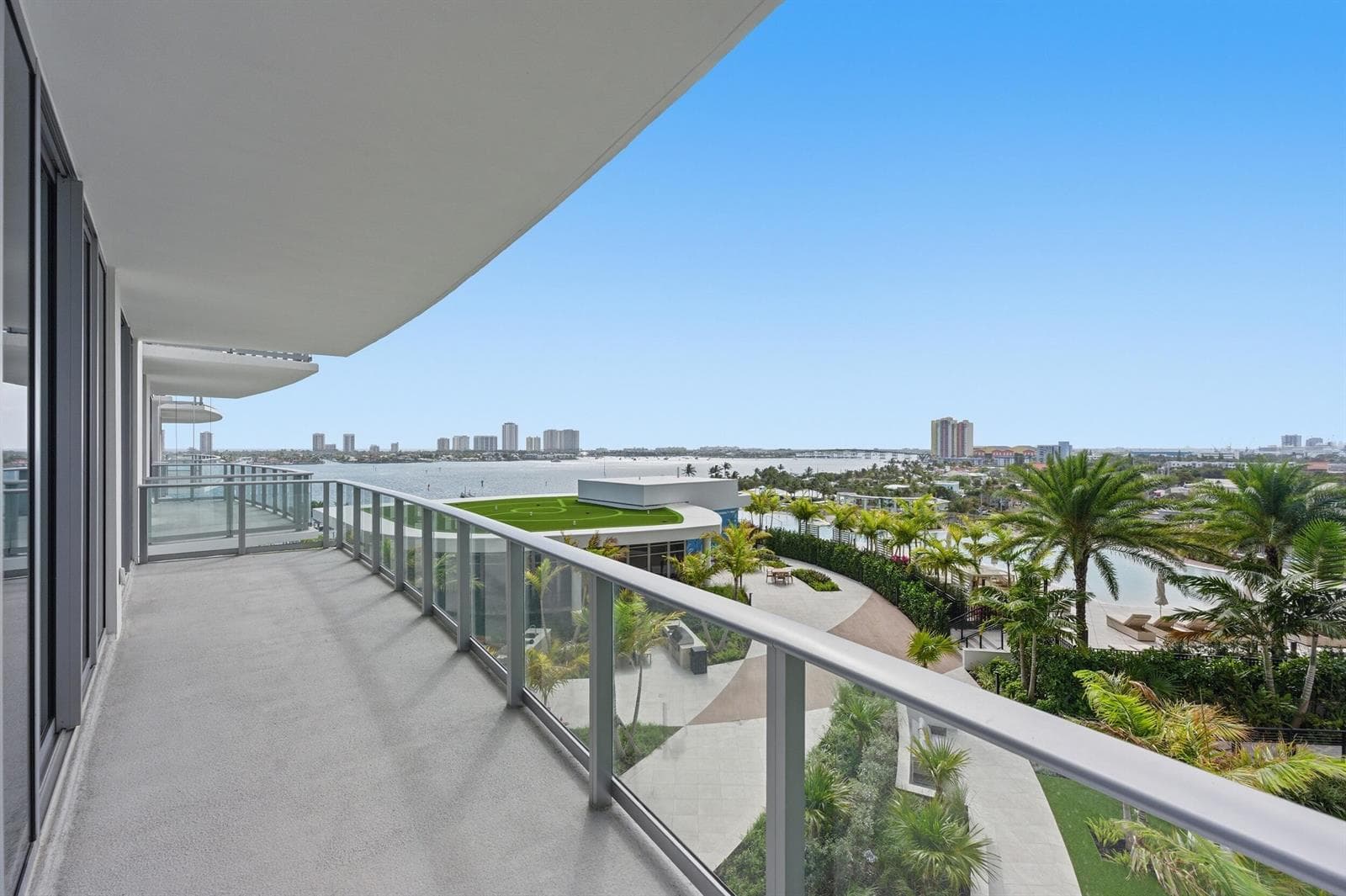 220 Lake Shore Drive 811 photo 2