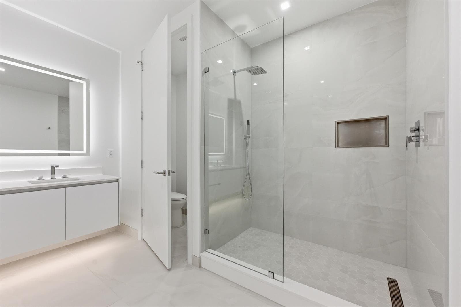 220 Lake Shore Drive 811 photo 12