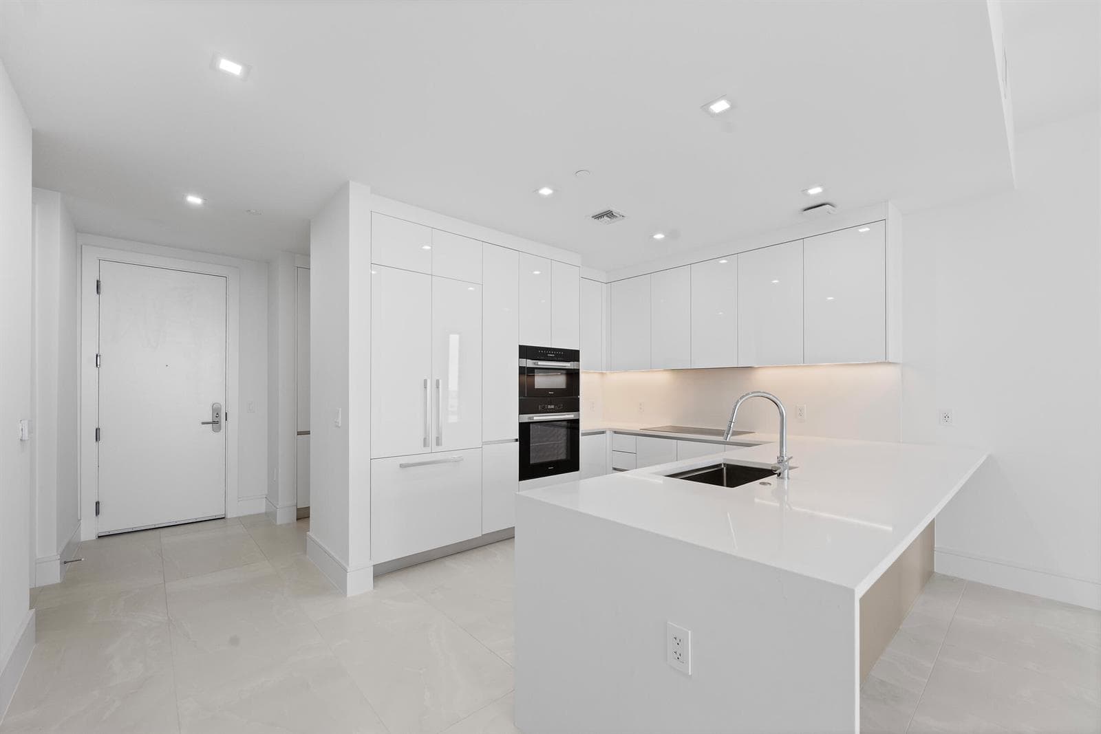 220 Lake Shore Drive 811 photo 3