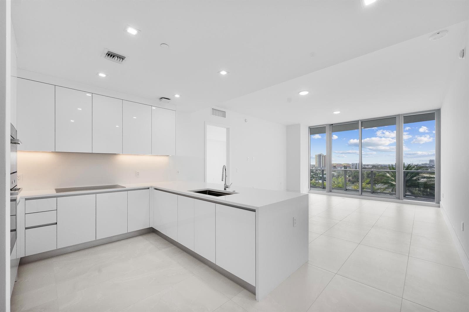 220 Lake Shore Drive 811 photo 5