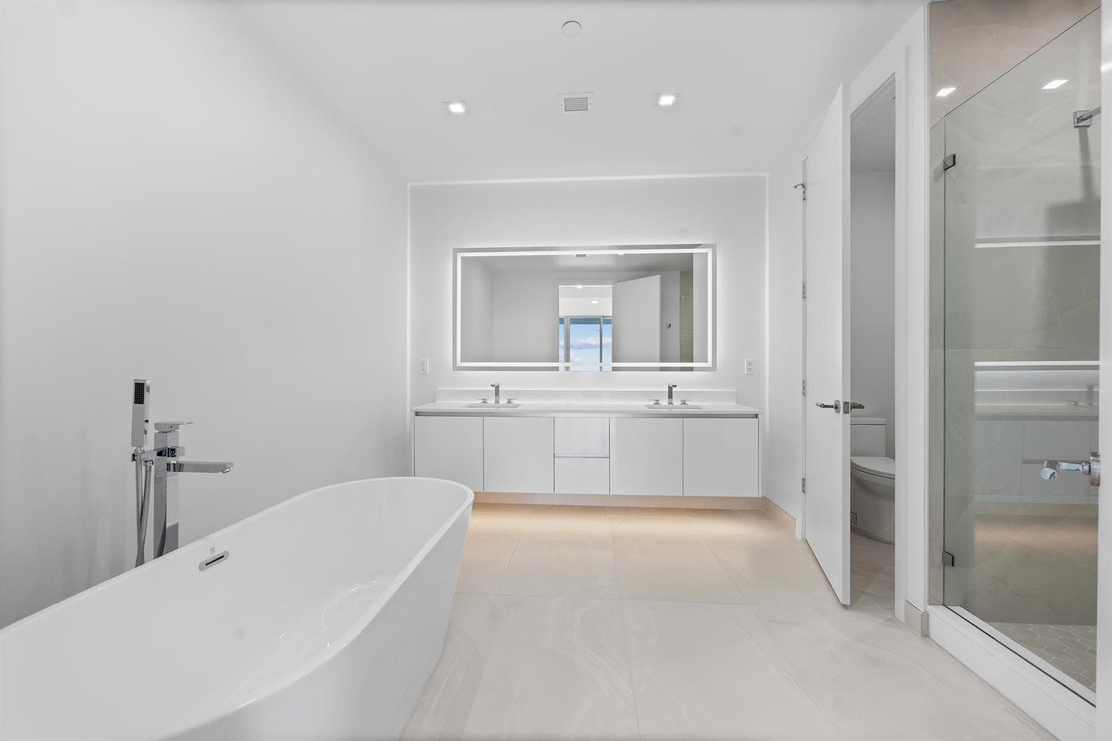 220 Lake Shore Drive 811 photo 11