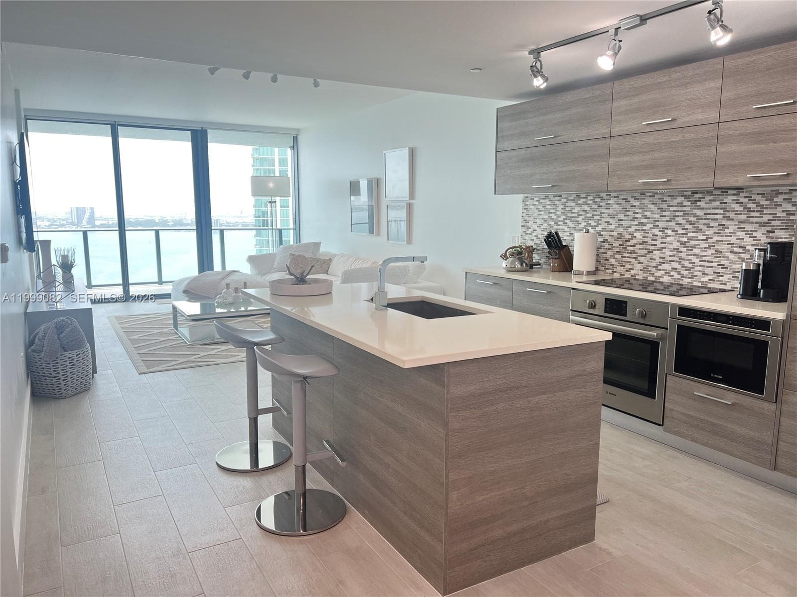 650 32nd St 2406 photo 6