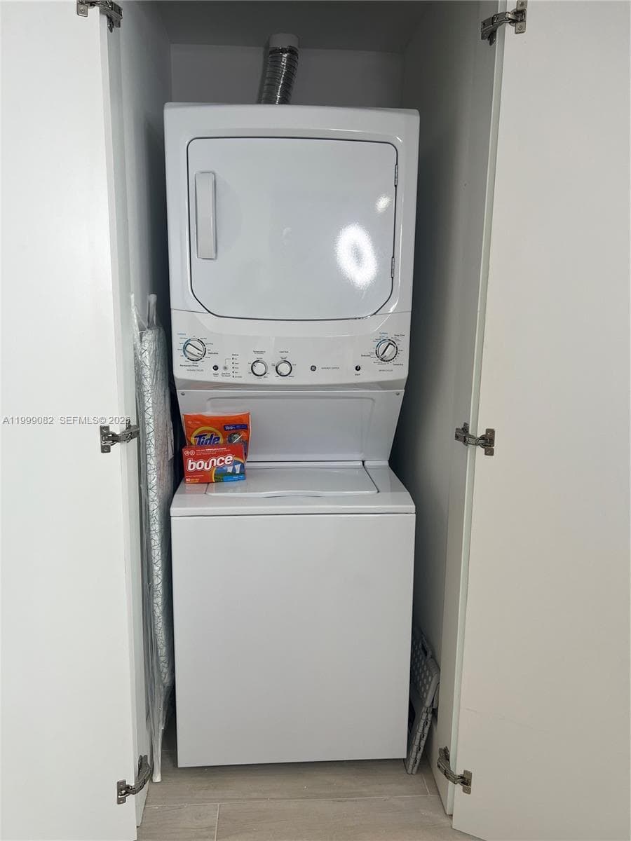 650 32nd St 2406 photo 16