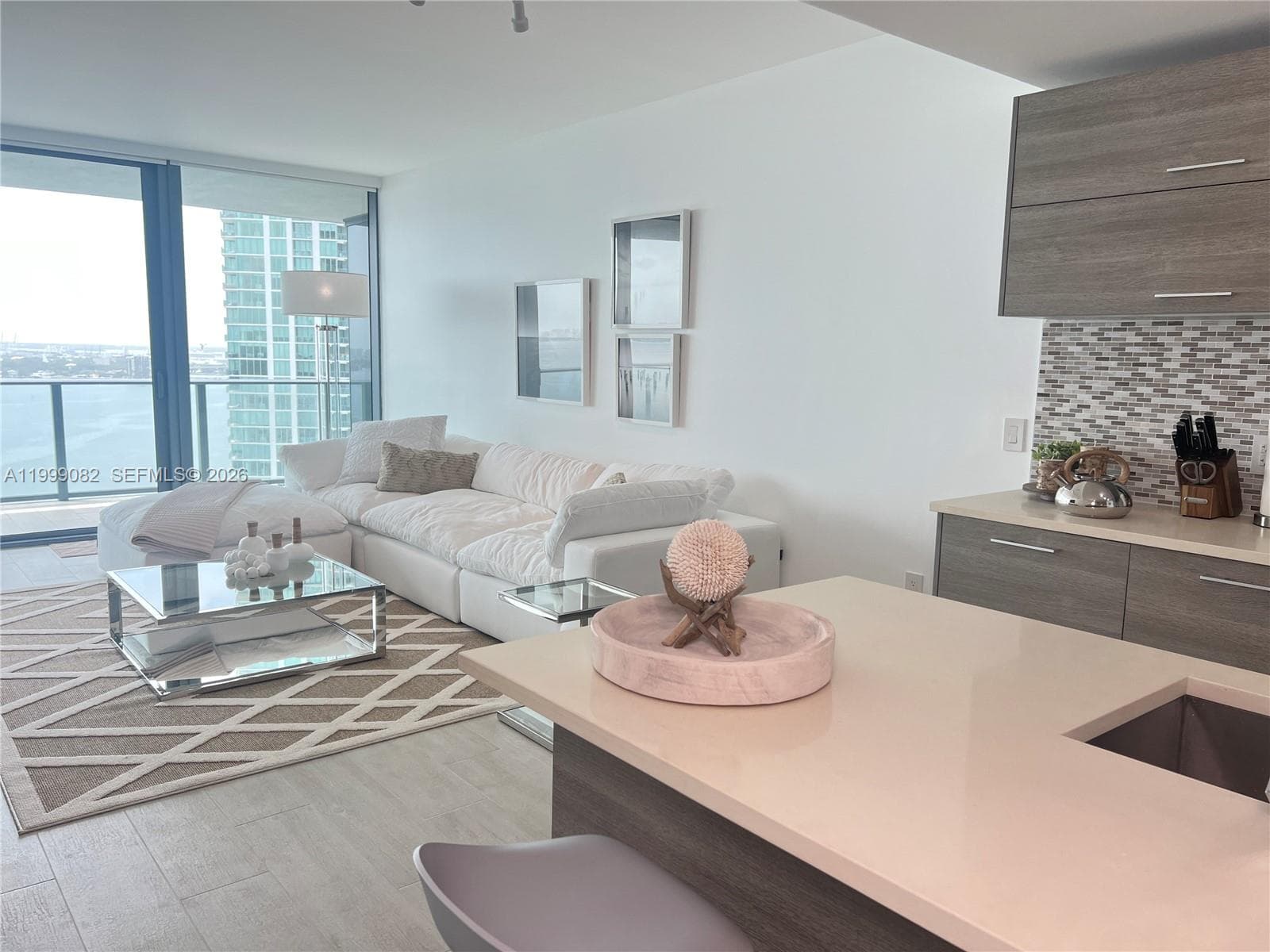 650 32nd St 2406 photo 7