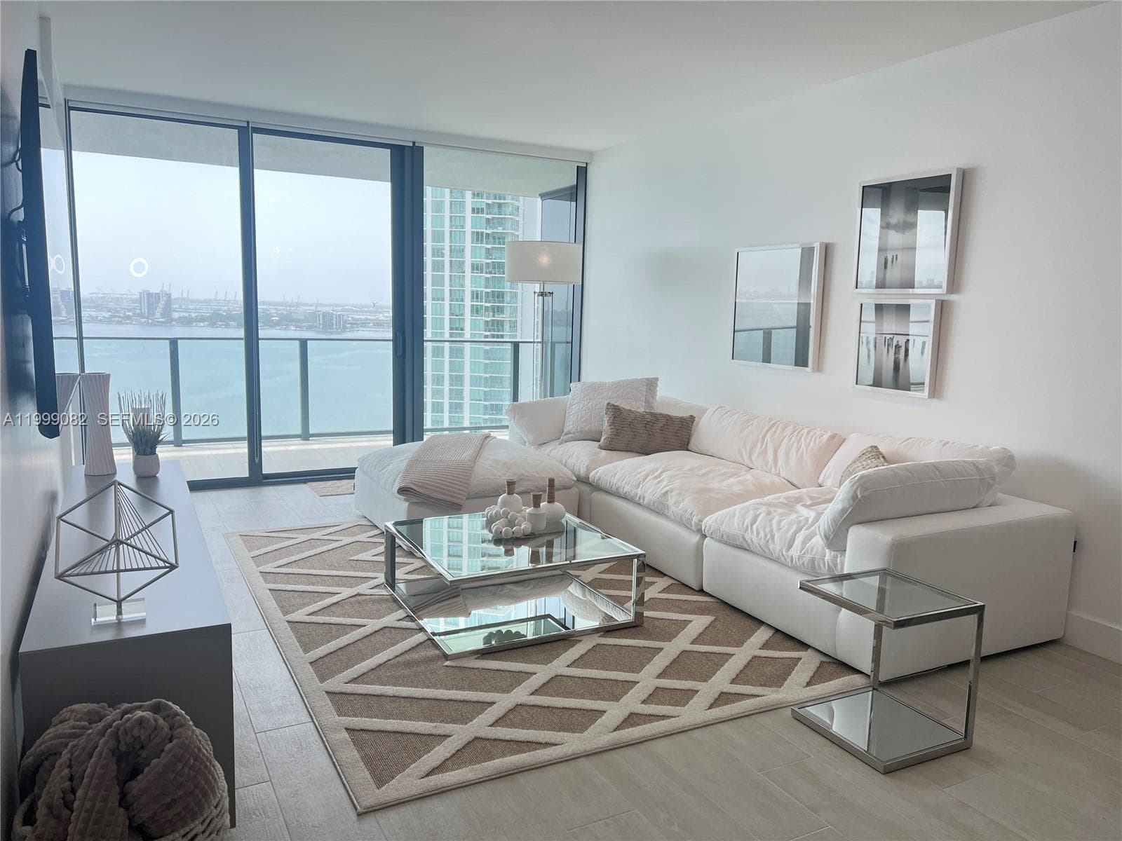 650 32nd St 2406 photo 5