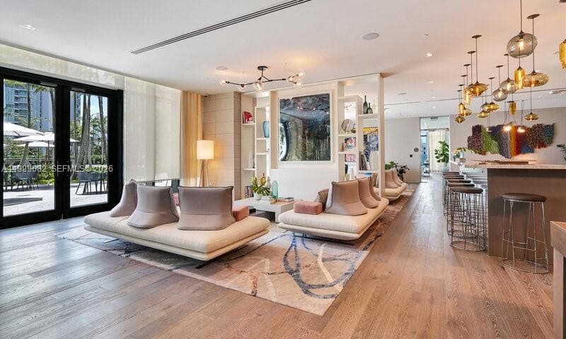 650 32nd St 2406 photo 20