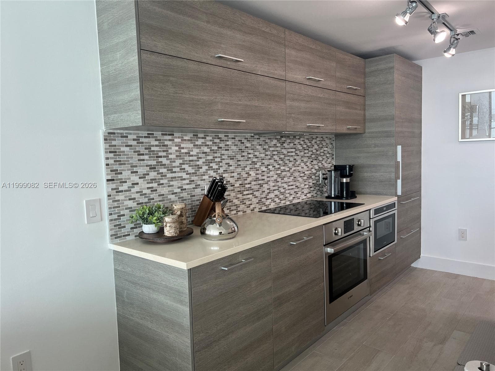 650 32nd St 2406 photo 10