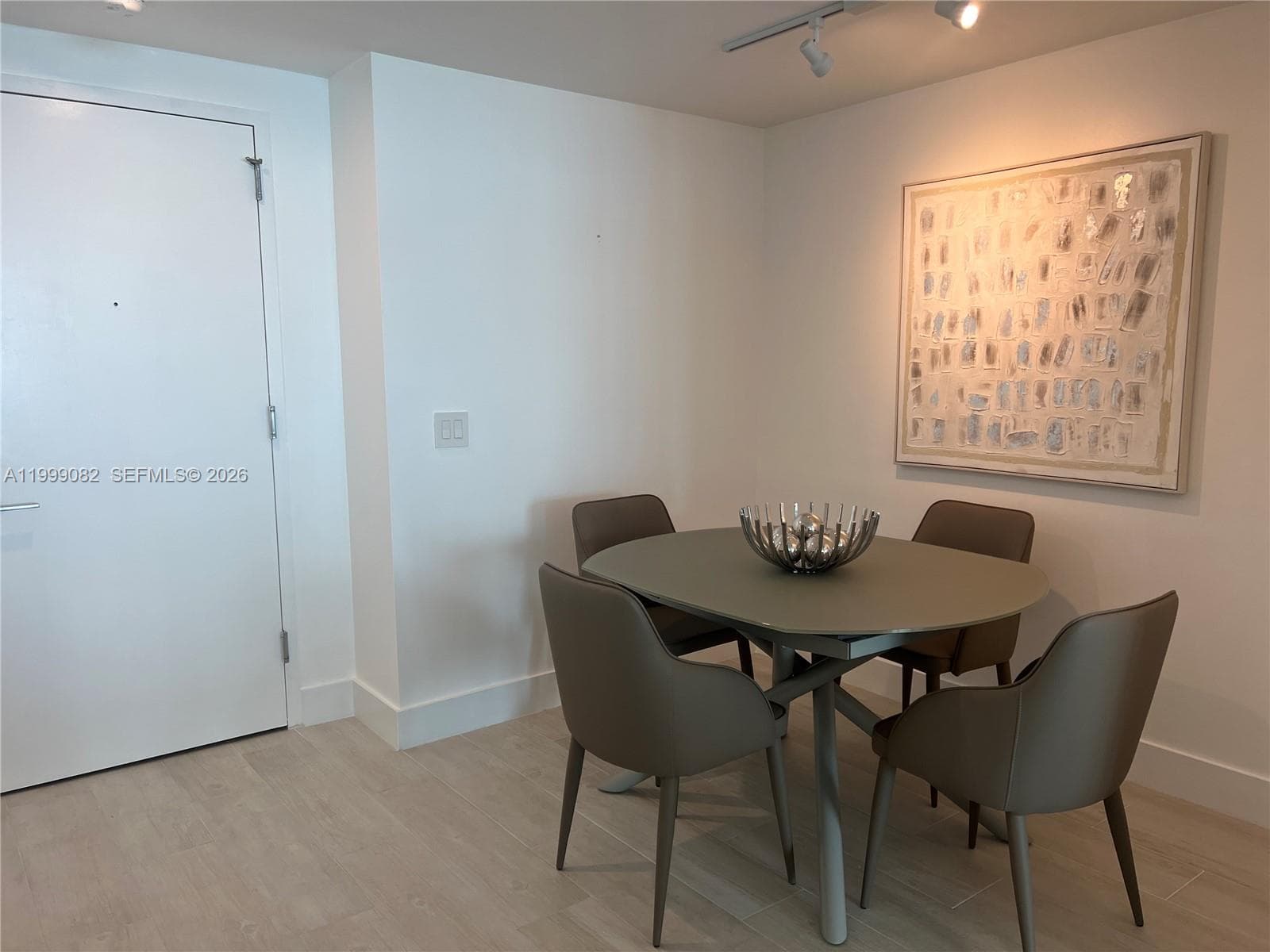 650 32nd St 2406 photo 15