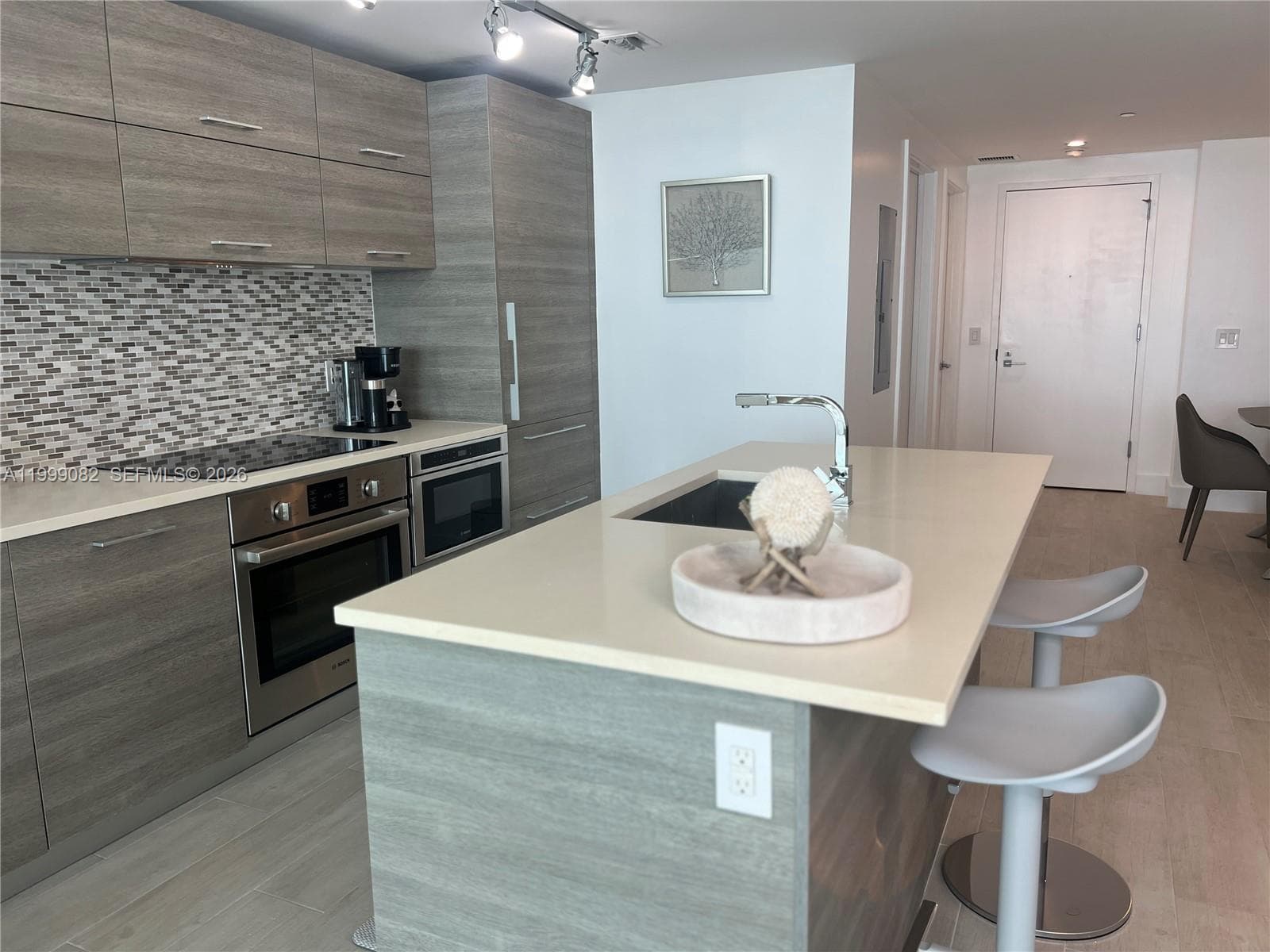 650 32nd St 2406 photo 11