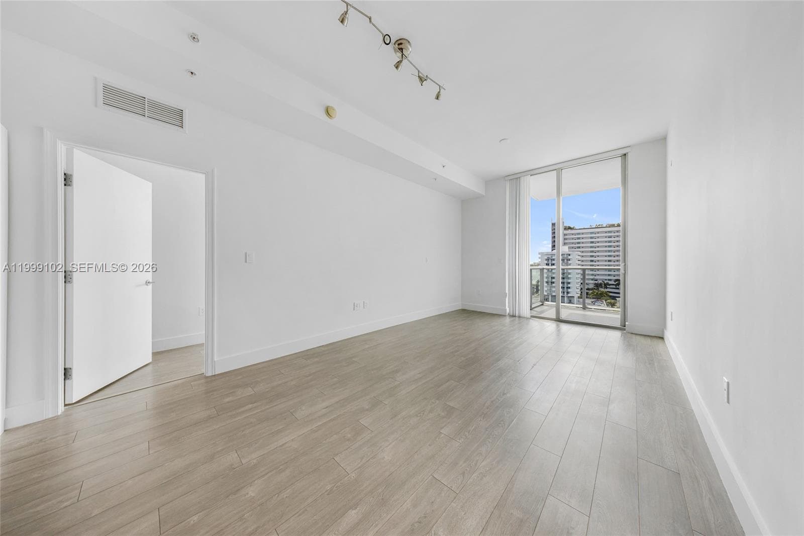 7928 East Dr 902 photo 2