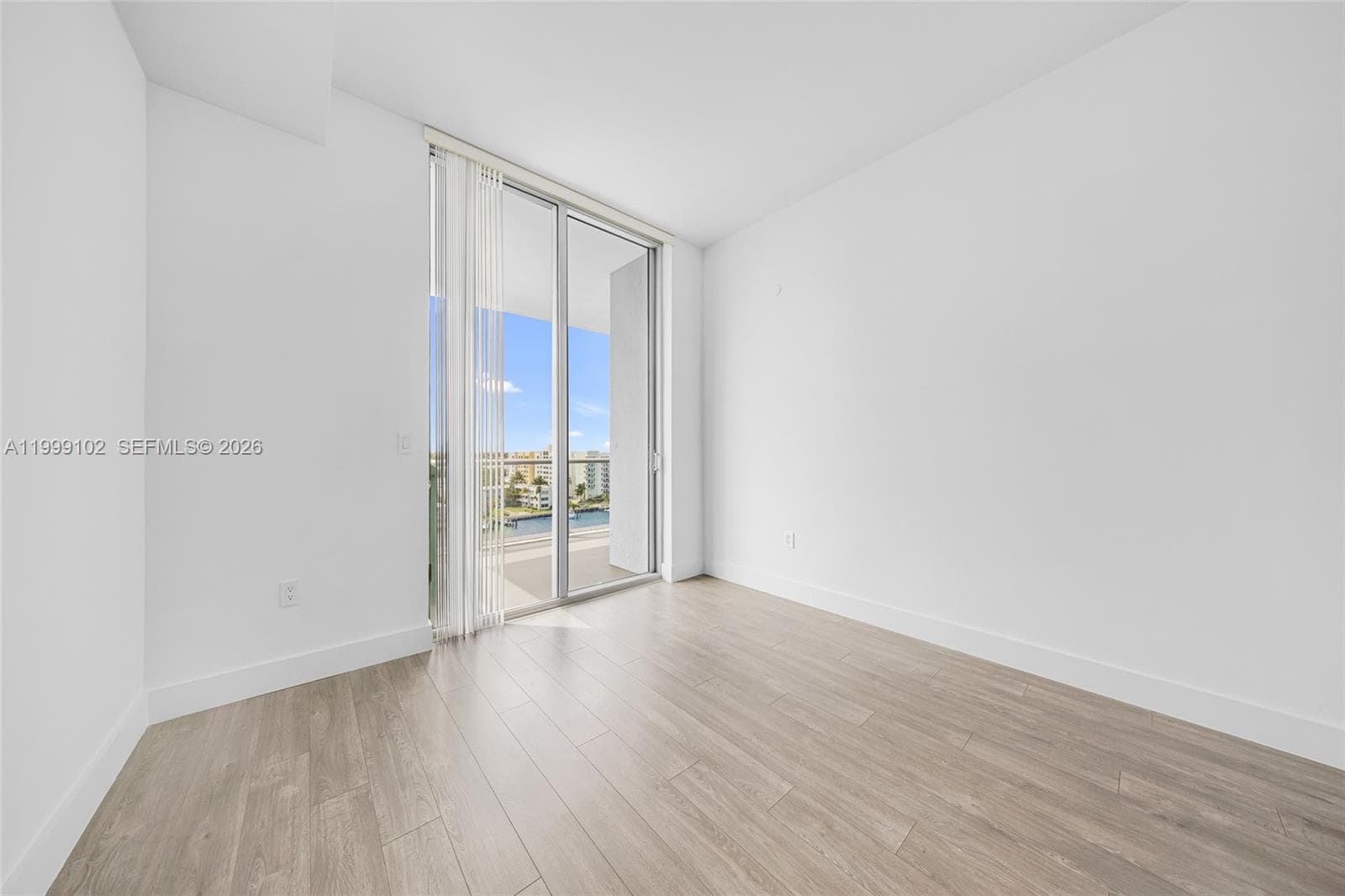 7928 East Dr 902 photo 5