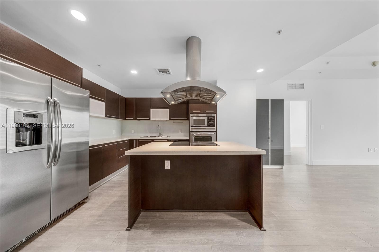 7928 East Dr 902 photo 9