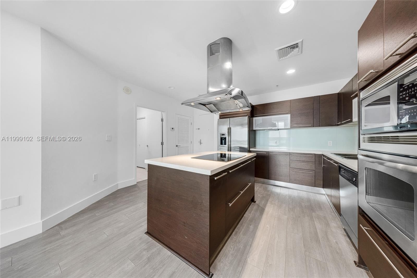 7928 East Dr 902 photo 11