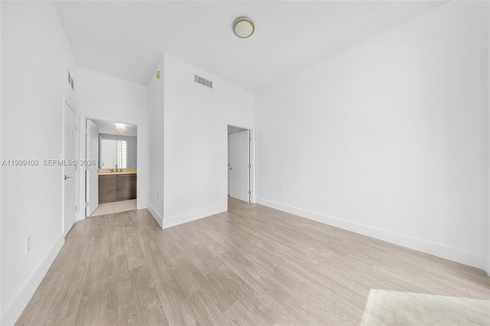 7928 East Dr 902 photo 25