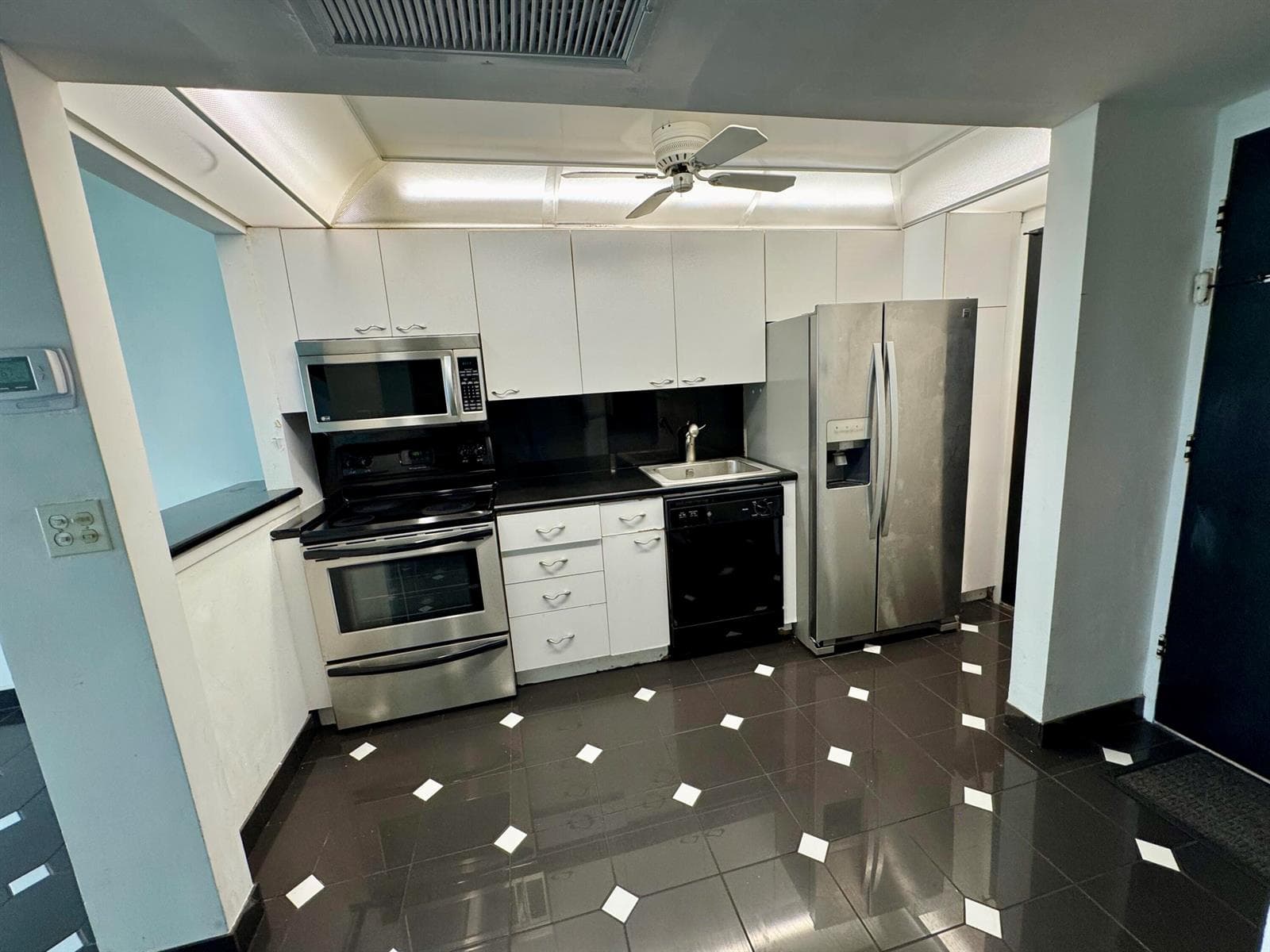 5401 Collins Avenue Apt 144 photo 12