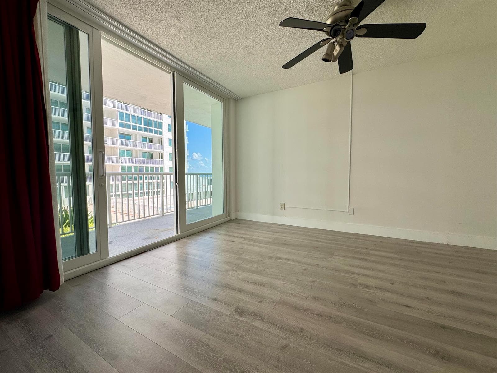 5401 Collins Avenue Apt 144 photo 22