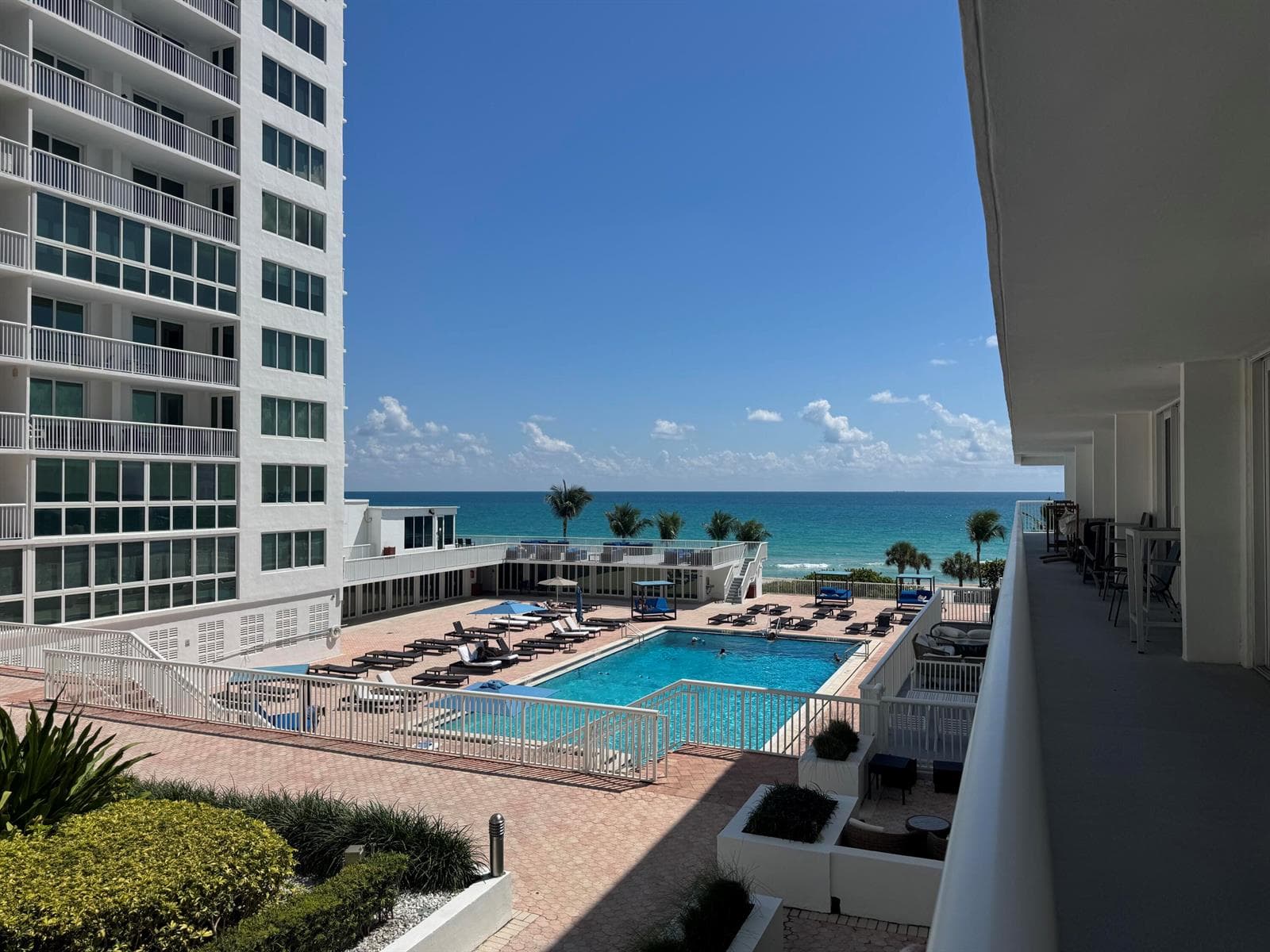 5401 Collins Avenue Apt 144 photo 9