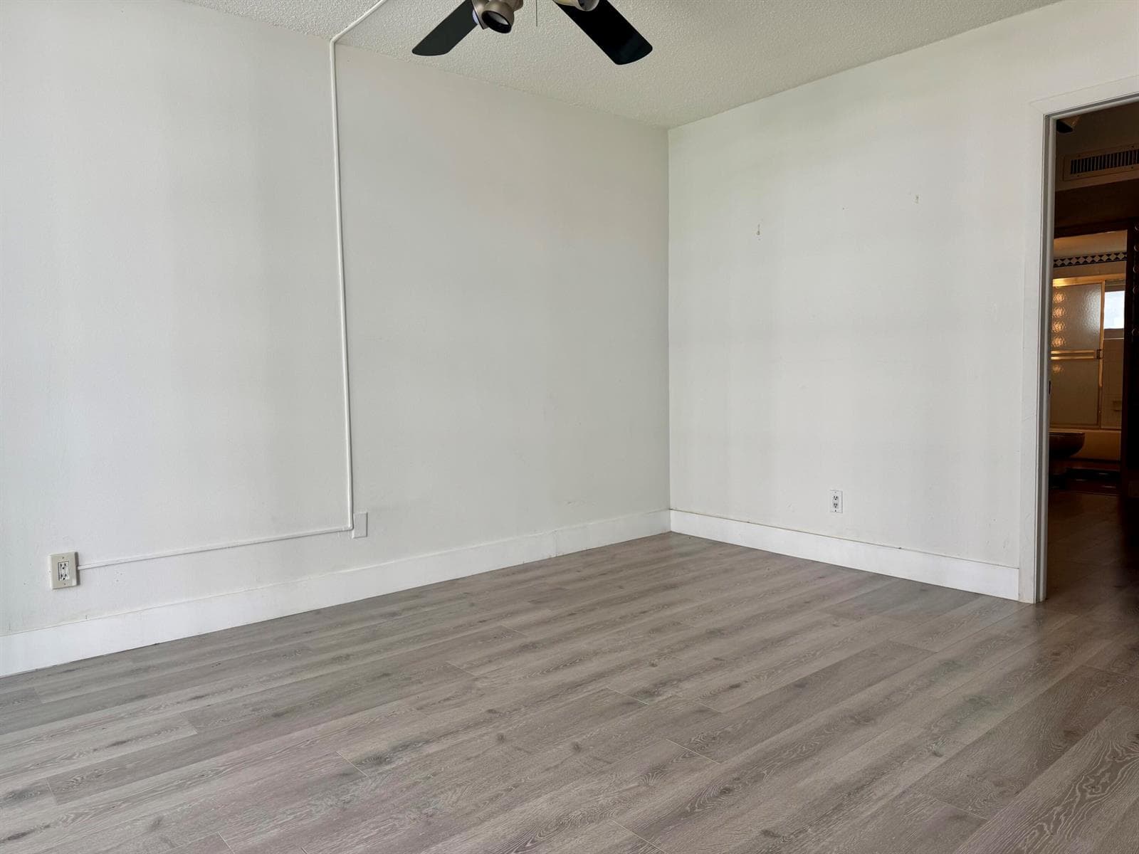 5401 Collins Avenue Apt 144 photo 24