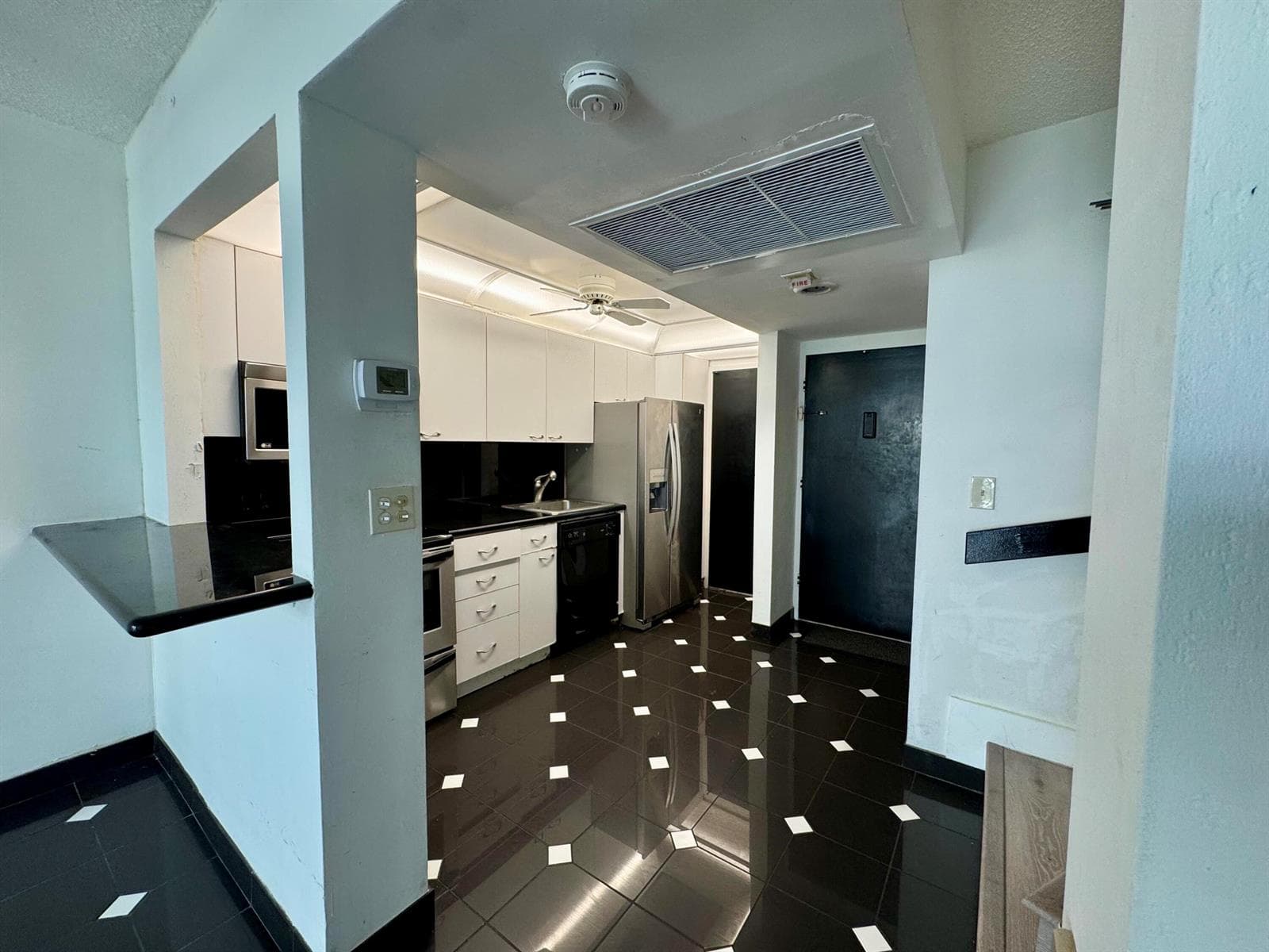 5401 Collins Avenue Apt 144 photo 14