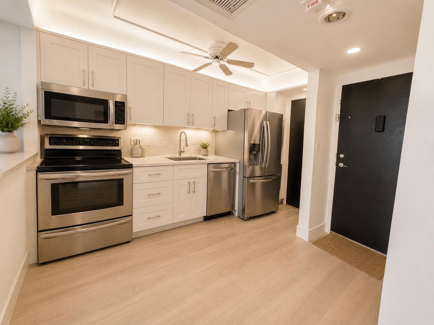 5401 Collins Avenue Apt 144 photo 11