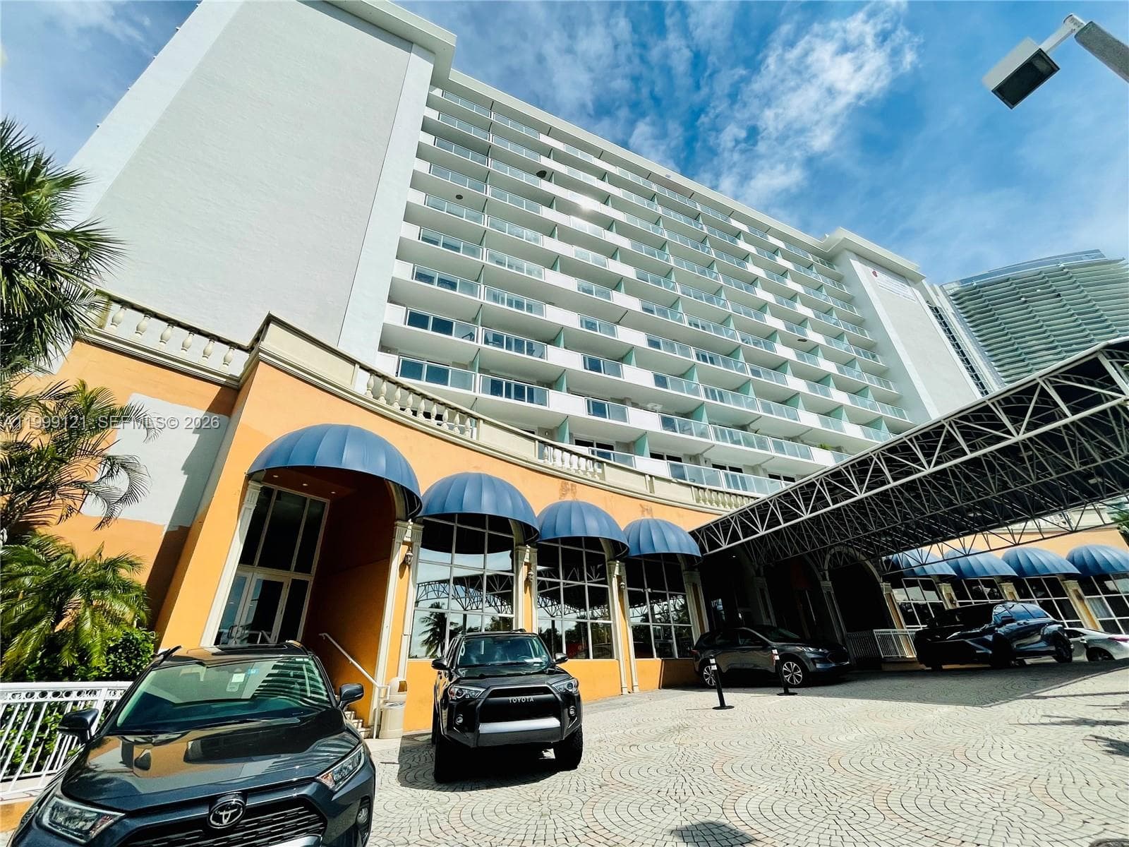 19201 Collins Ave 504 photo 16