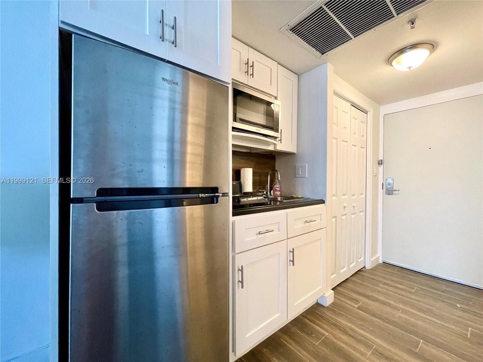 19201 Collins Ave 504 photo 5