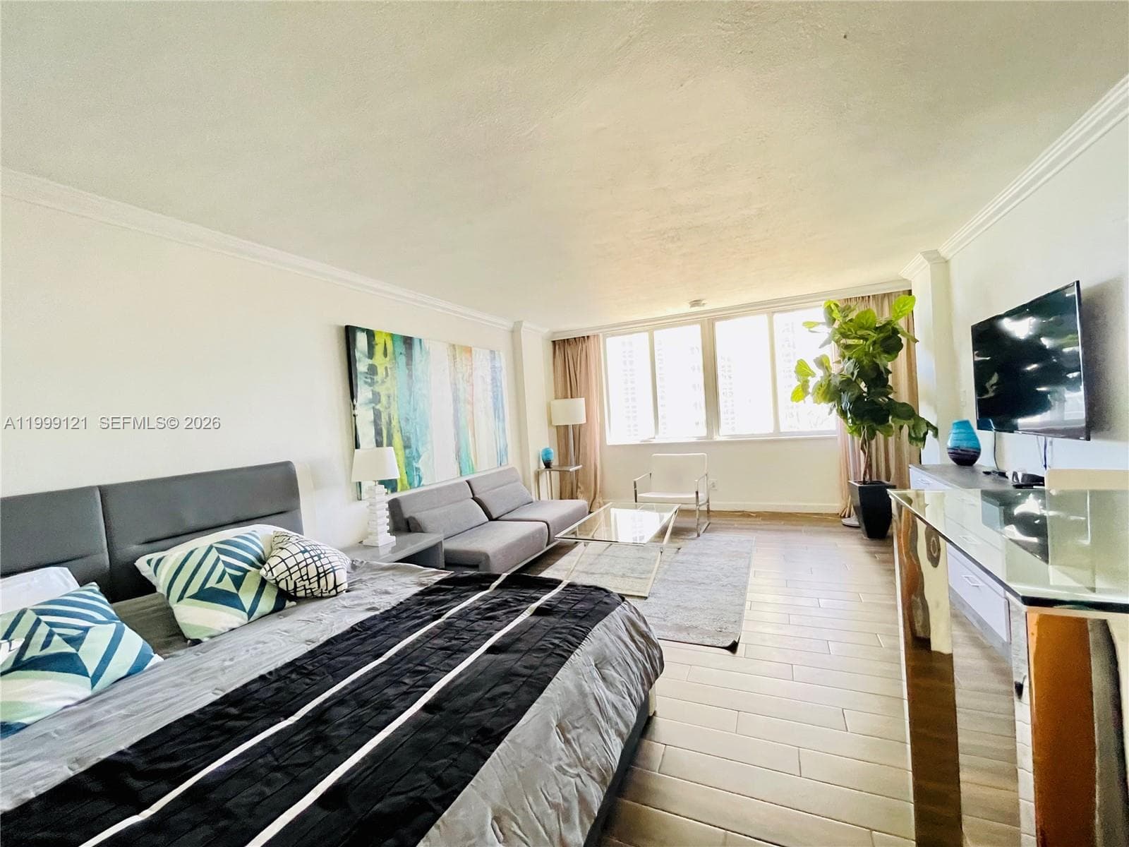 19201 Collins Ave 504 photo 4