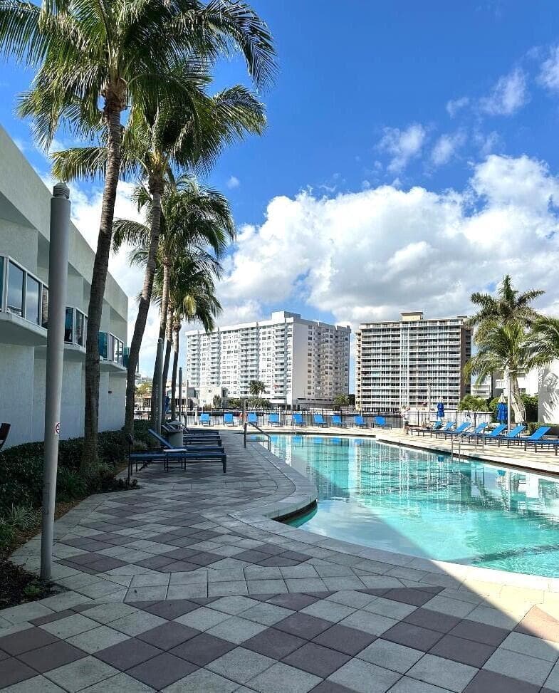 1945 S Ocean Drive 609 photo 23