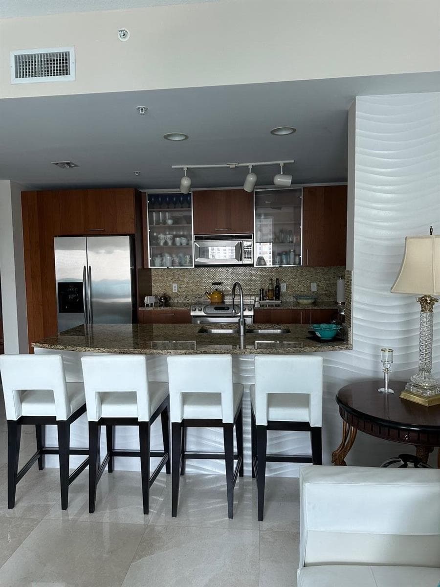 1945 S Ocean Drive 609 photo 4