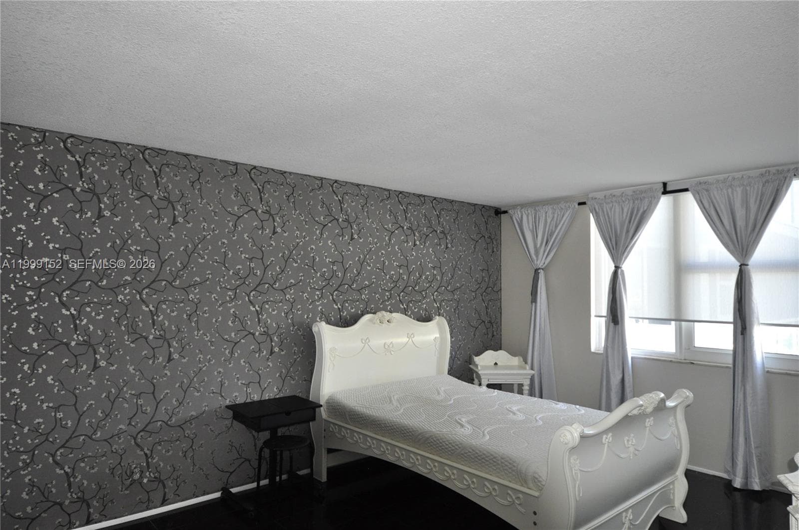 2030 Ocean Dr 803 photo 3