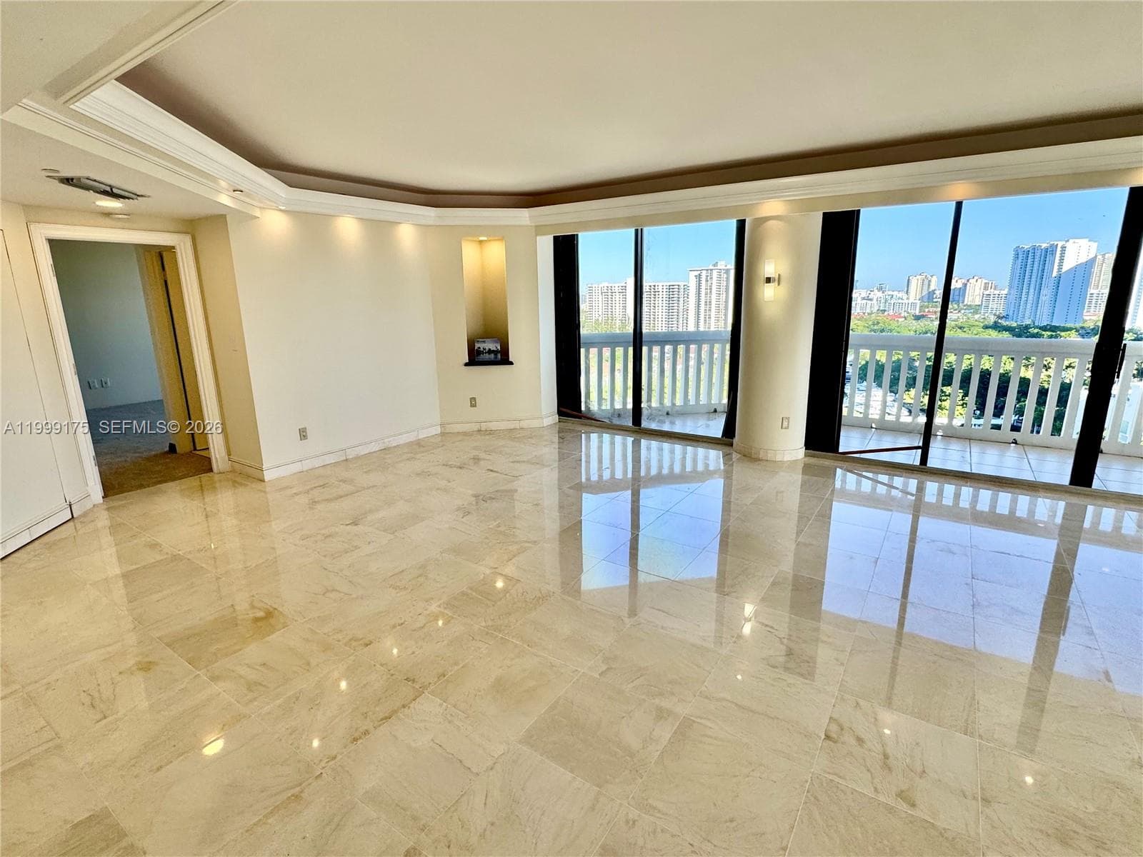 2000 Island Blvd 1801 photo 13