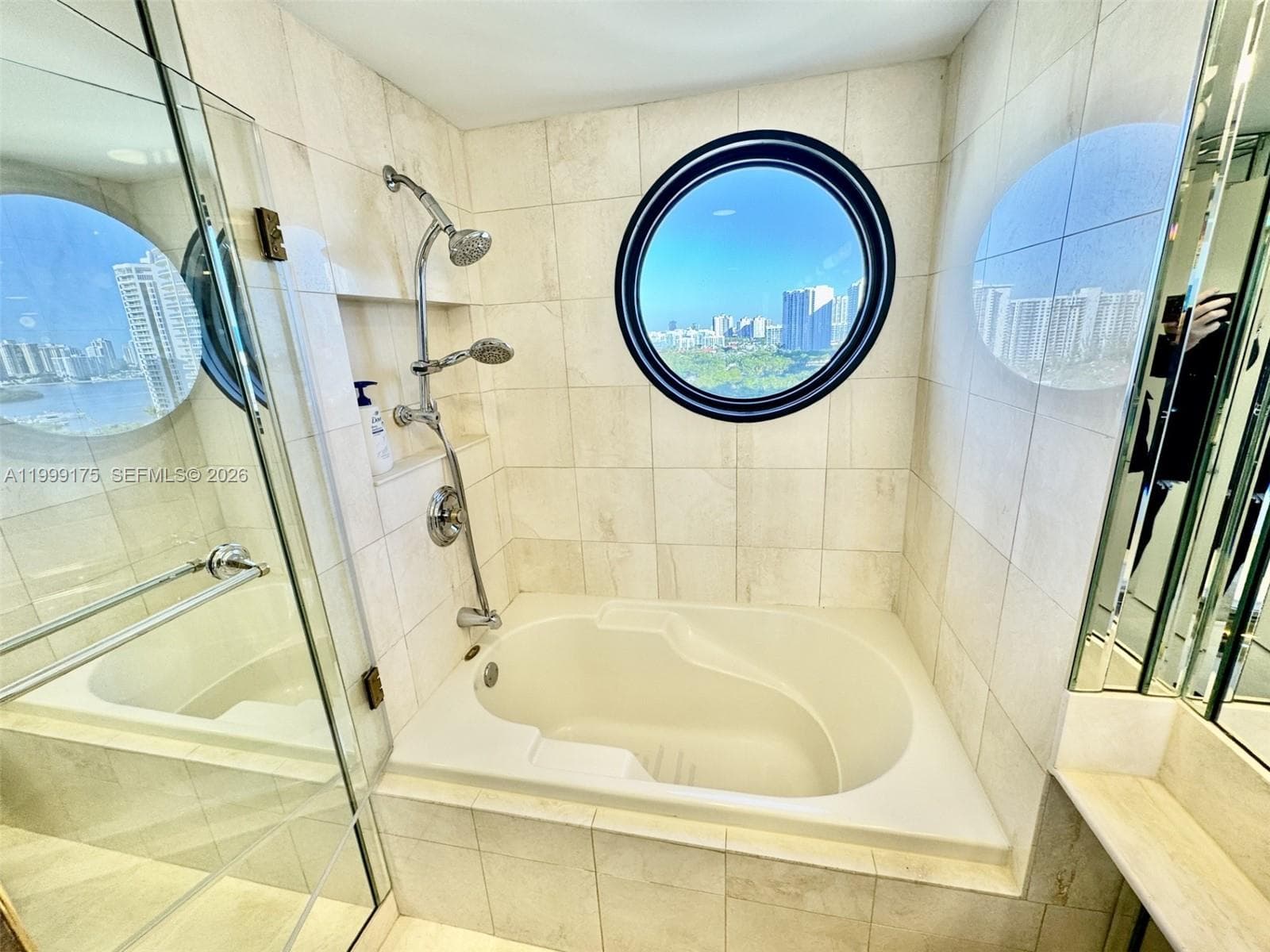 2000 Island Blvd 1801 photo 17