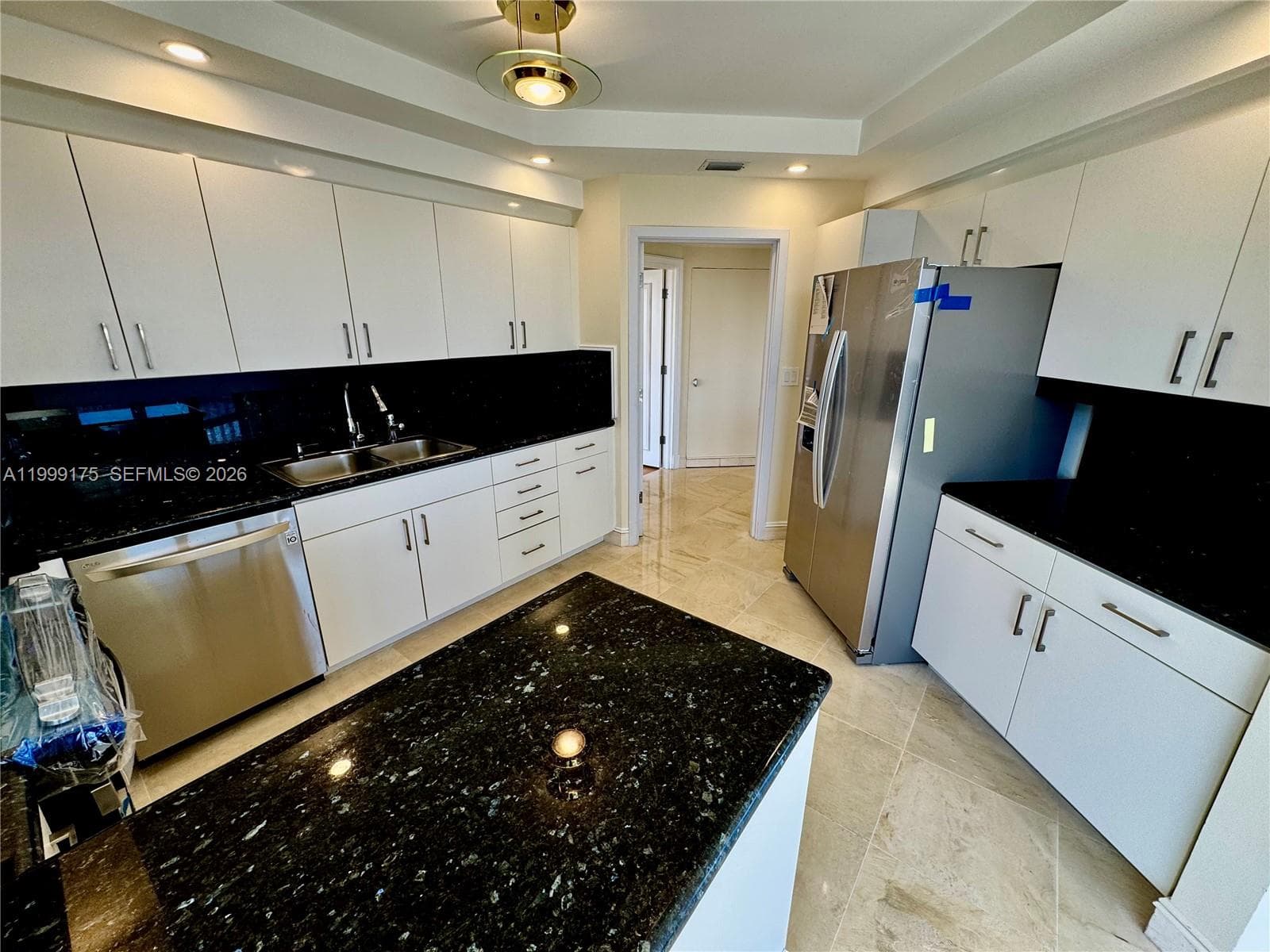 2000 Island Blvd 1801 photo 22