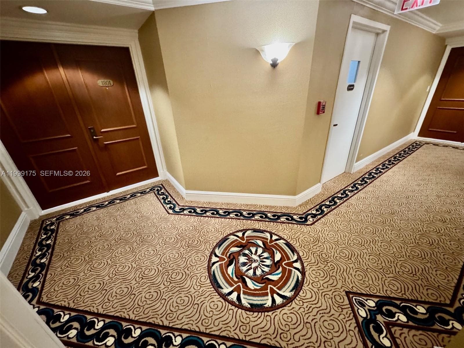 2000 Island Blvd 1801 photo 3