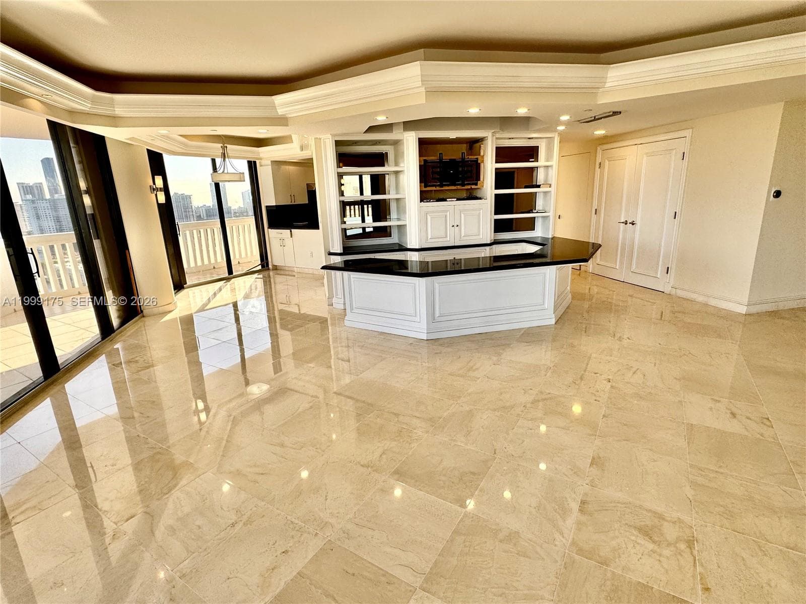 2000 Island Blvd 1801 photo 9