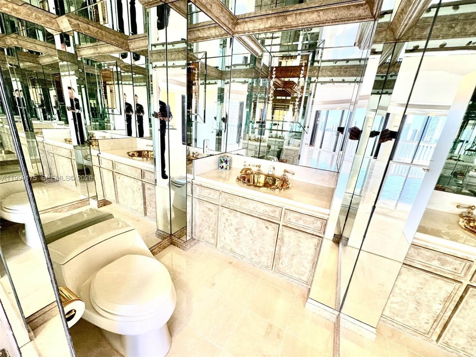 2000 Island Blvd 1801 photo 14